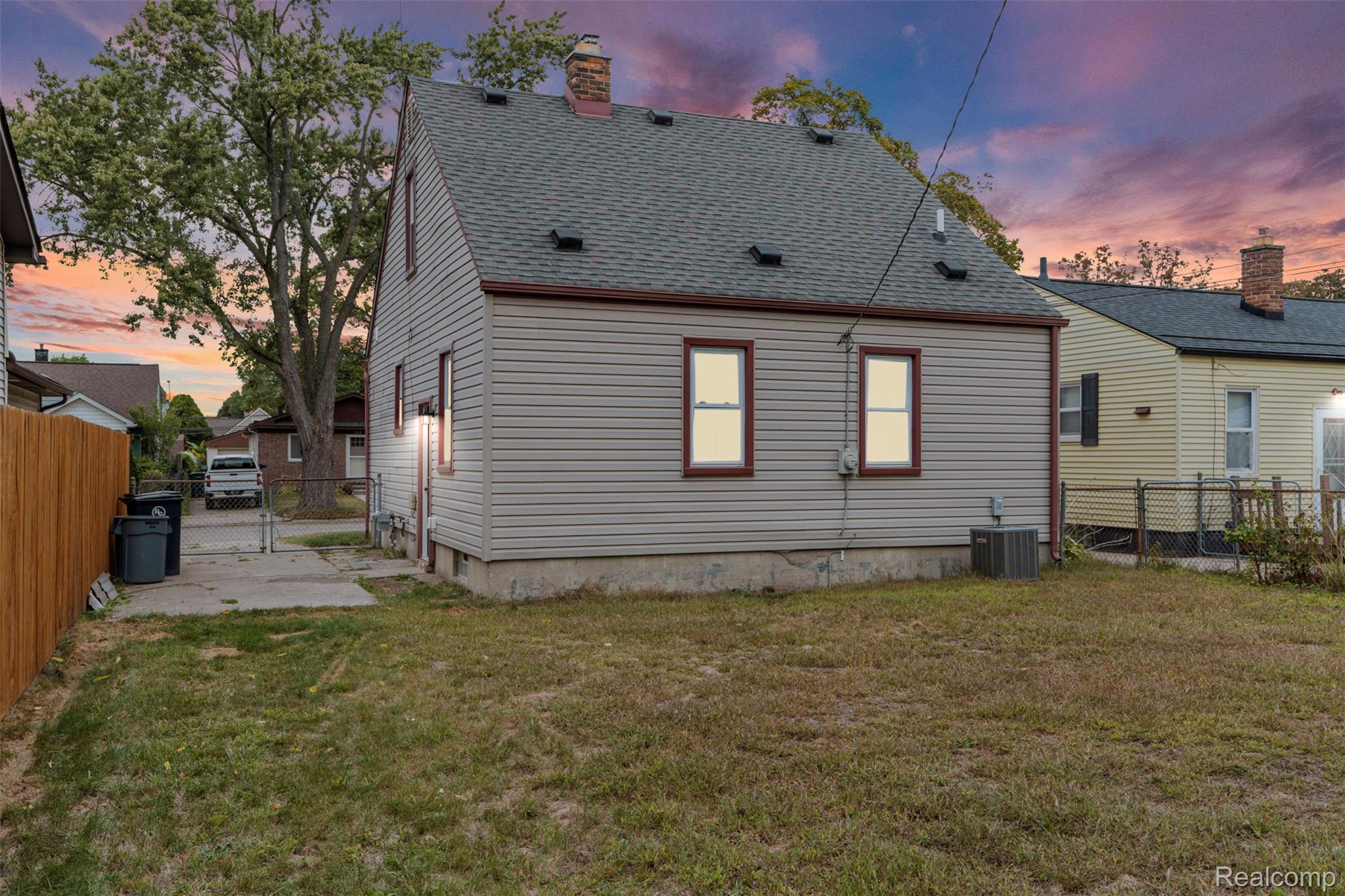 Royal Oak City, Michigan 48067, United States, 3 Bedrooms Bedrooms, ,2 BathroomsBathrooms,Residential,Coming Soon,219218