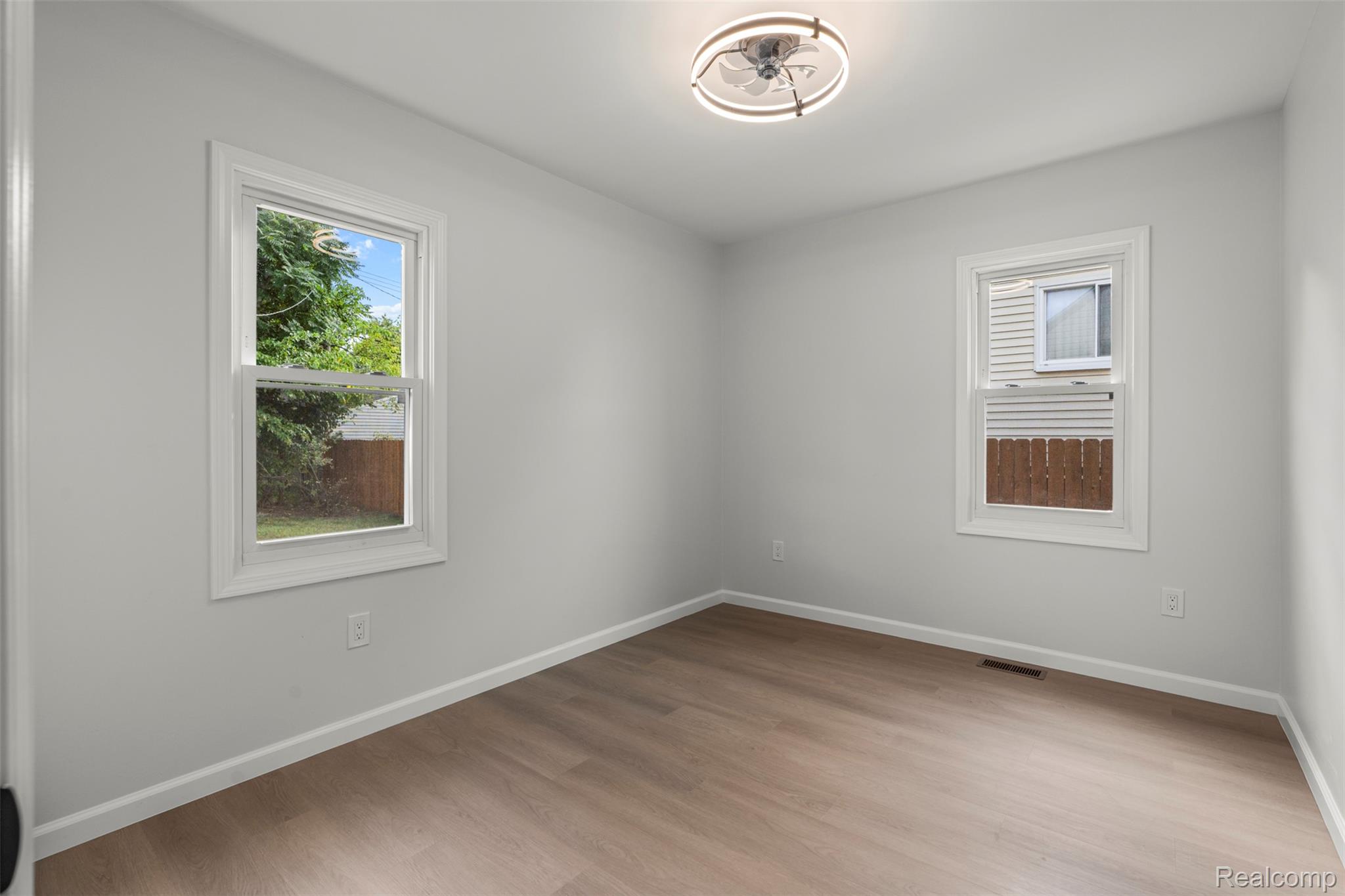 Royal Oak City, Michigan 48067, United States, 3 Bedrooms Bedrooms, ,2 BathroomsBathrooms,Residential,Coming Soon,219218