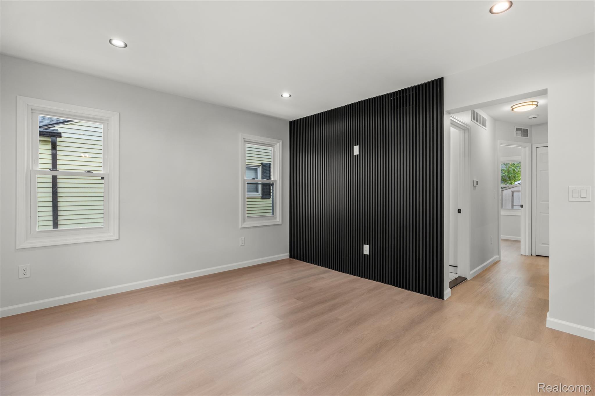 Royal Oak City, Michigan 48067, United States, 3 Bedrooms Bedrooms, ,2 BathroomsBathrooms,Residential,Coming Soon,219218