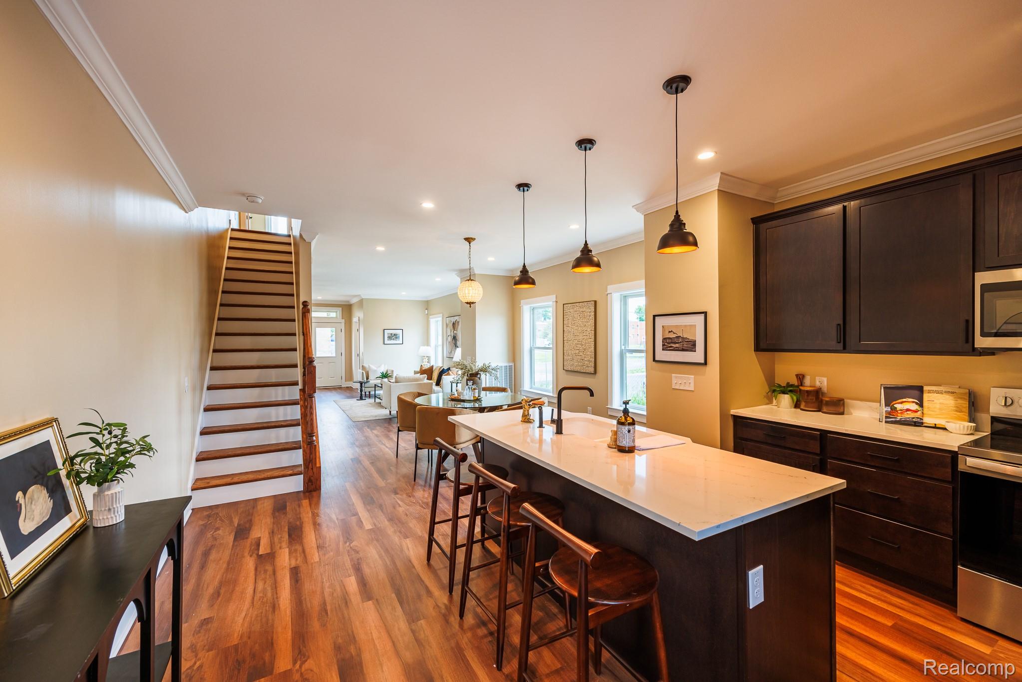 223 W Fifth Avenue 2