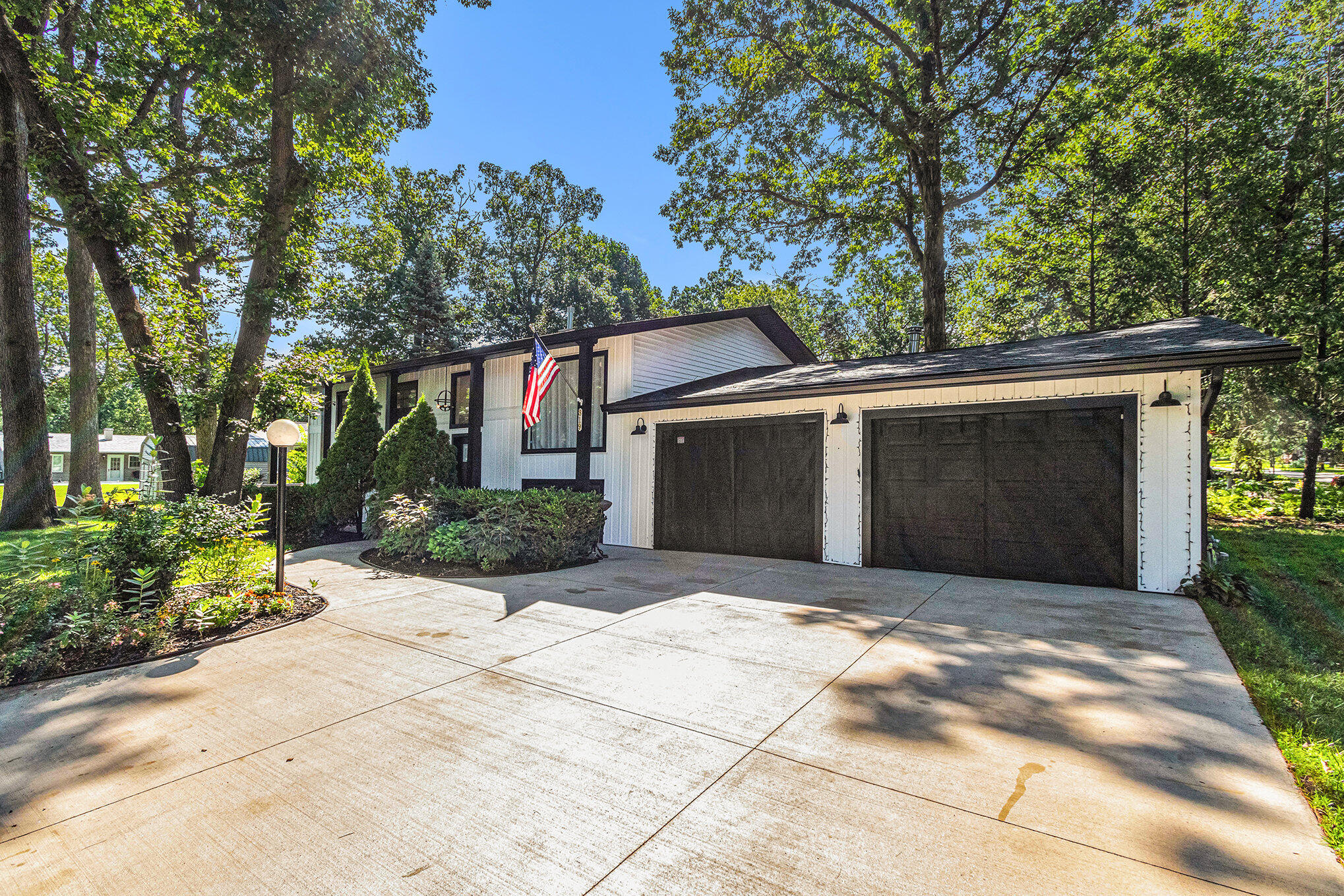 819 W Michigan Street