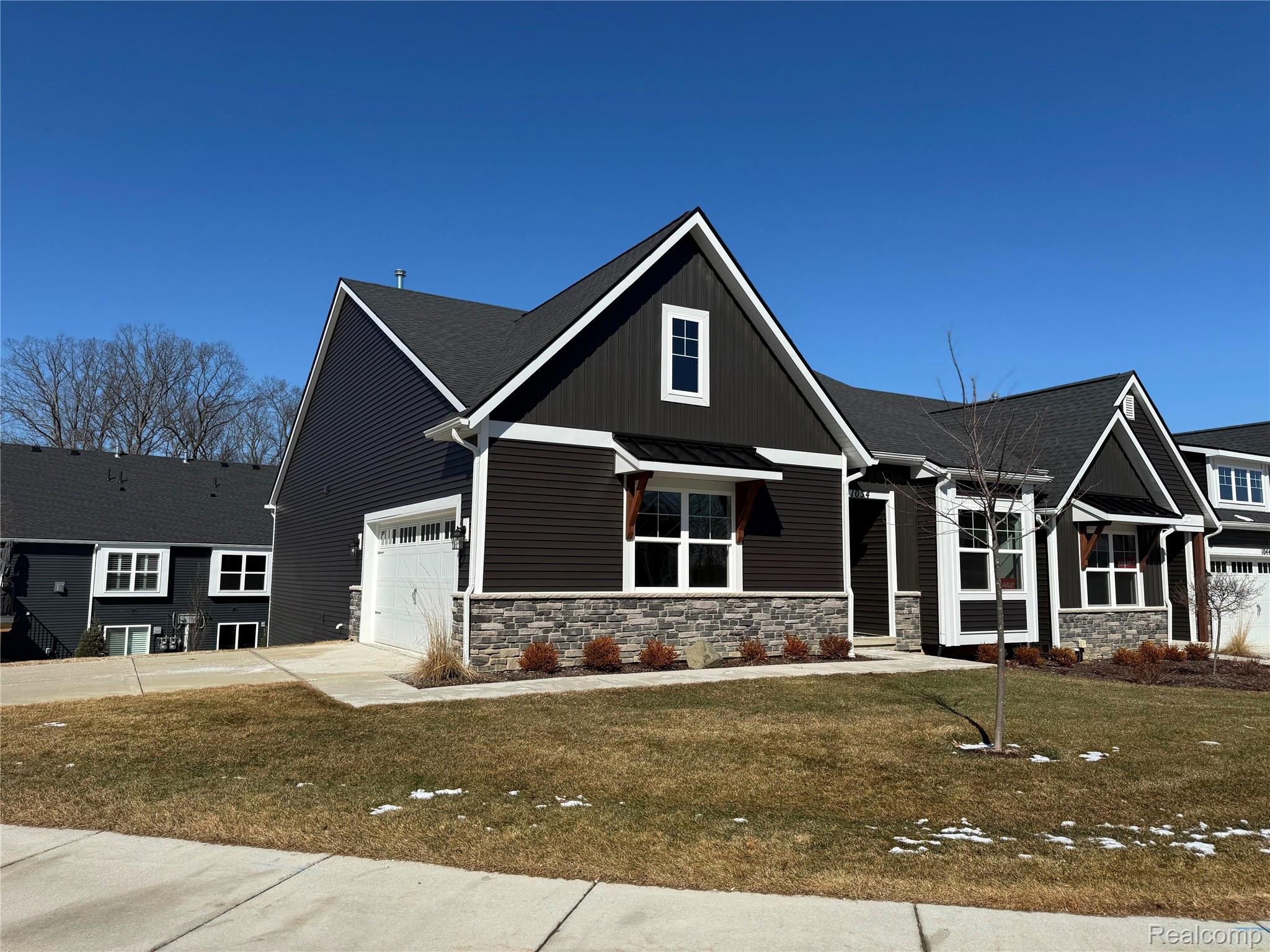 1054 CAMELLIA Circle 44