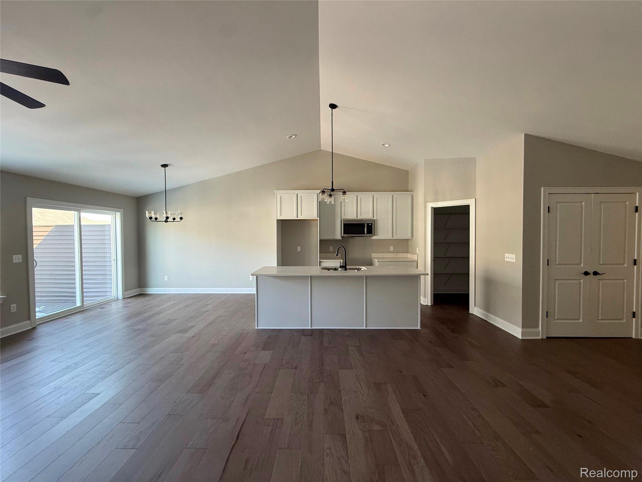 1054 CAMELLIA Circle 44