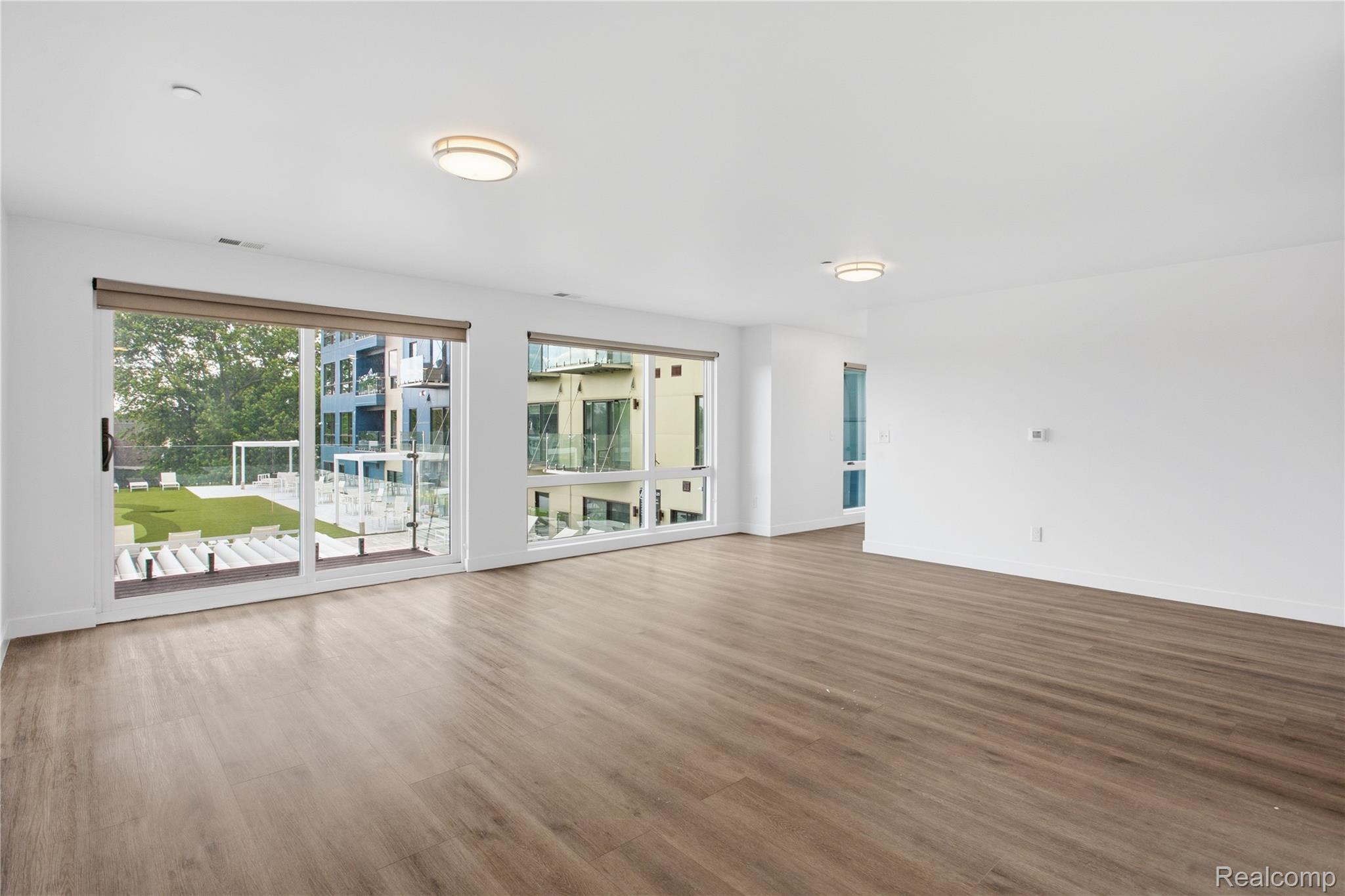 166 Oak St. Street 304