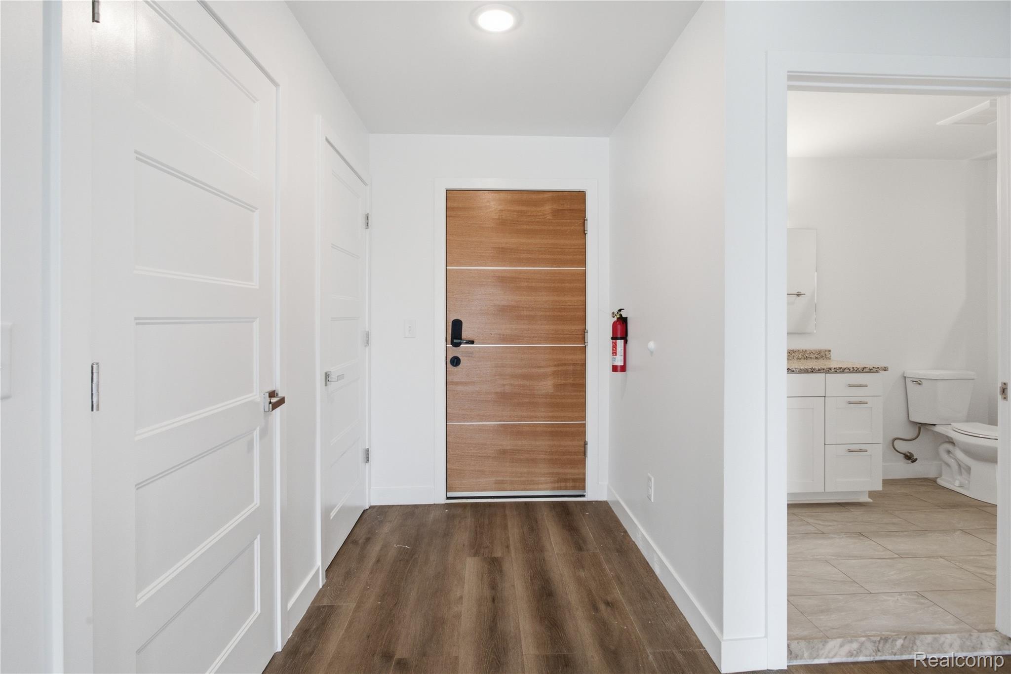 166 Oak St. Street 304