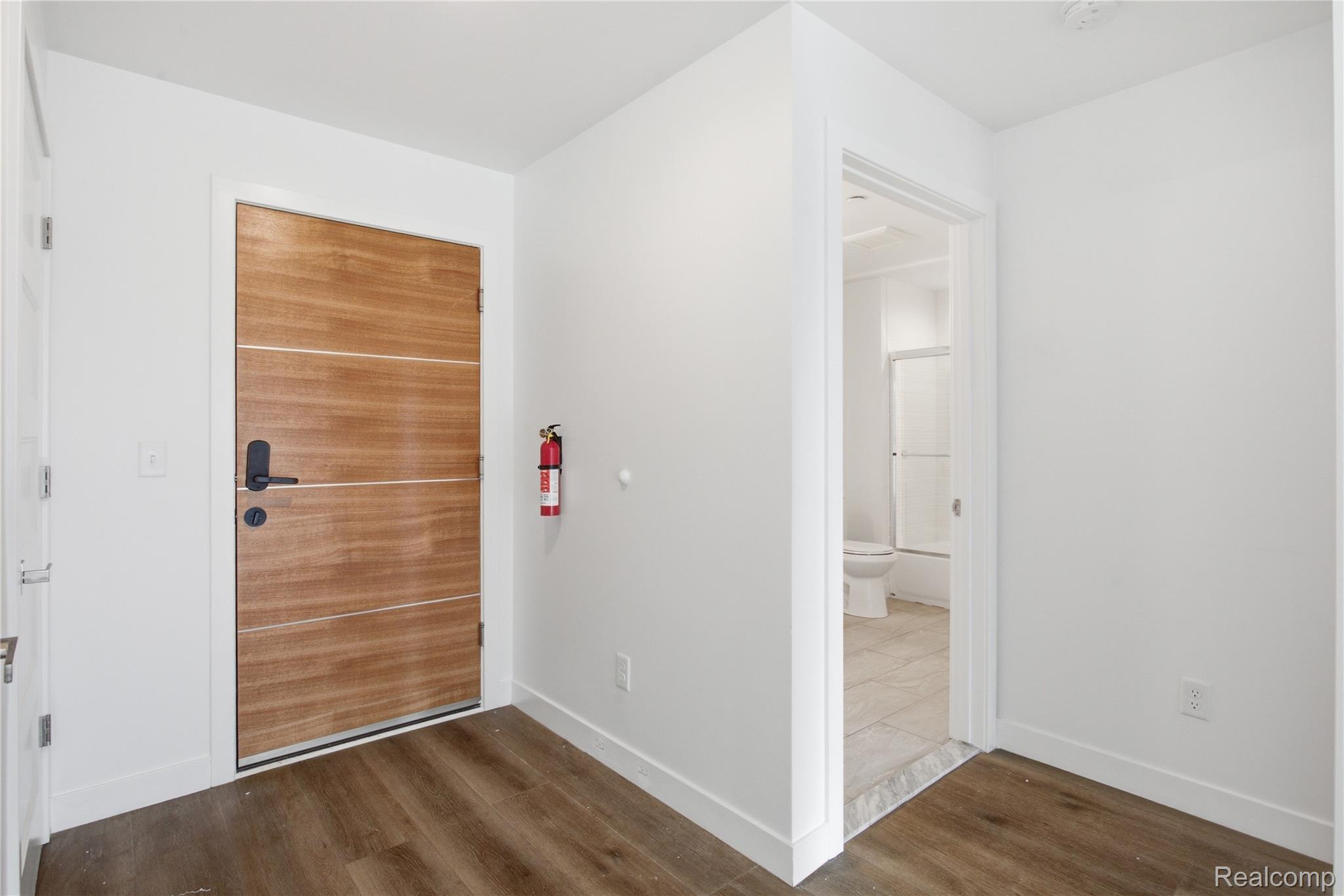 166 Oak St. Street 304
