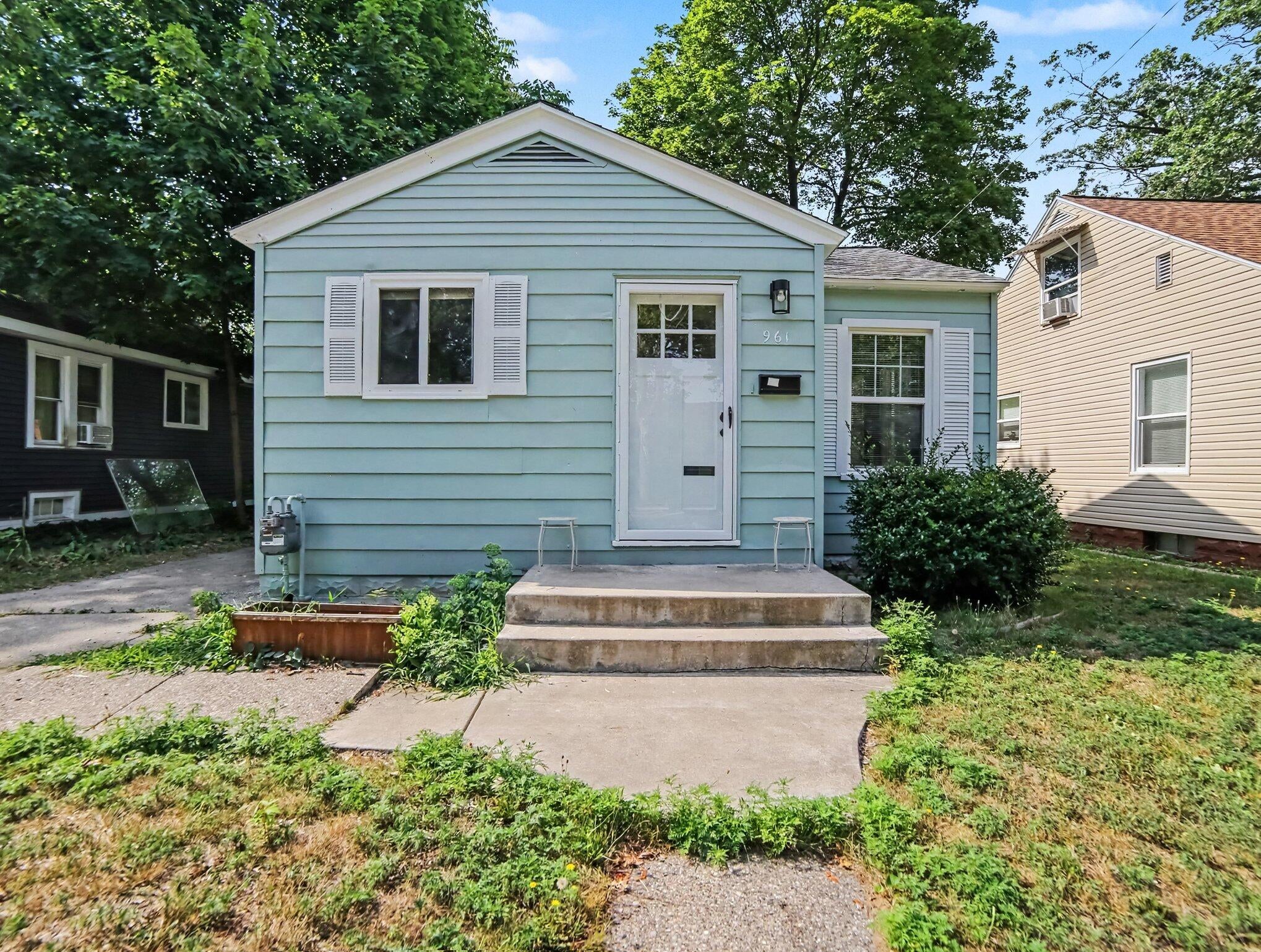 961 Ada Avenue