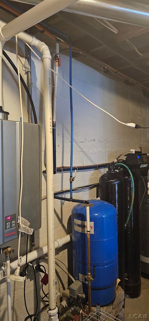 Tiny photo for 1400 Lakeview Drive, Manchester Township, MI 49287 (MLS # 56050196405)