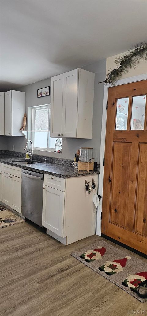 Tiny photo for 1400 Lakeview Drive, Manchester Township, MI 49287 (MLS # 56050196405)