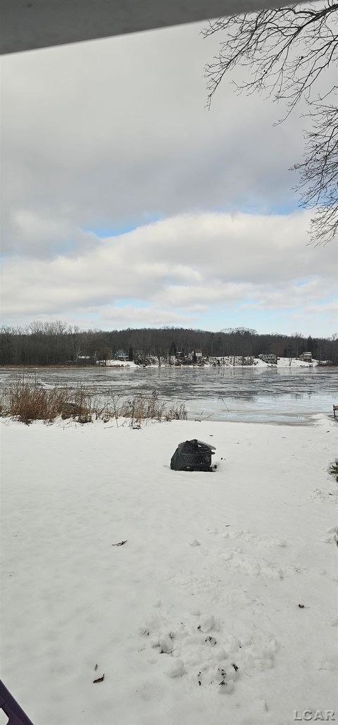 Tiny photo for 1400 Lakeview Drive, Manchester Township, MI 49287 (MLS # 56050196405)