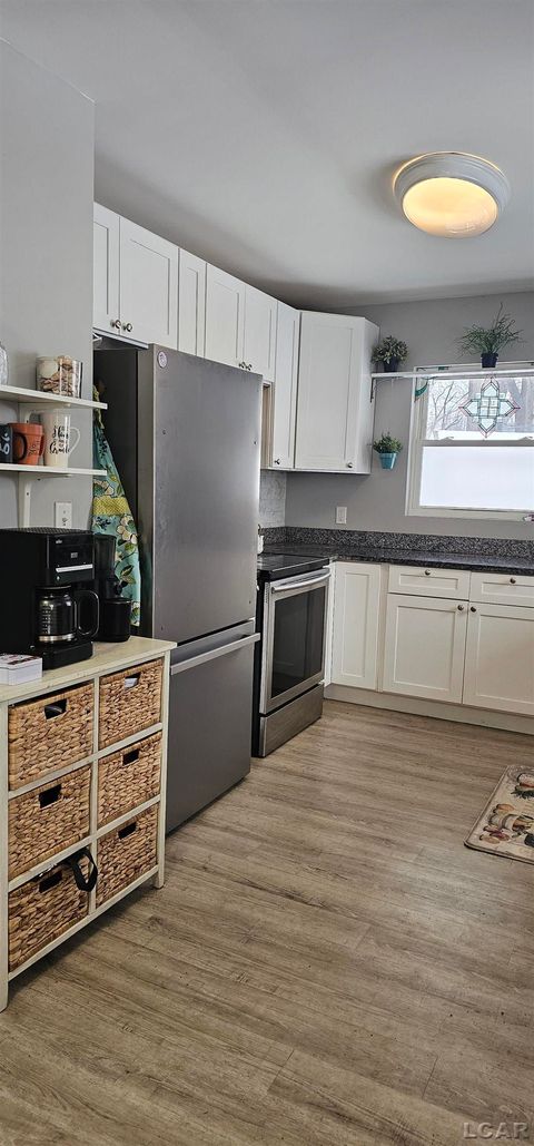 Tiny photo for 1400 Lakeview Drive, Manchester Township, MI 49287 (MLS # 56050196405)