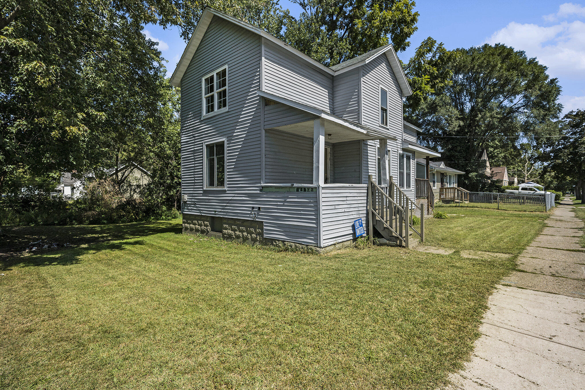 824 W Paterson Street