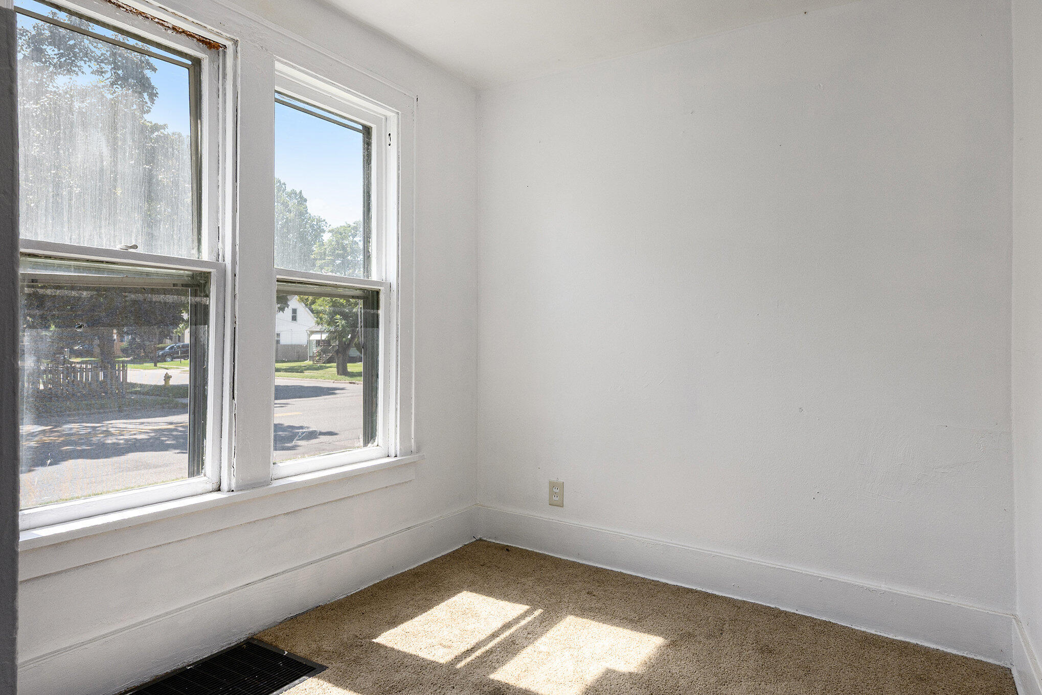 824 W Paterson Street