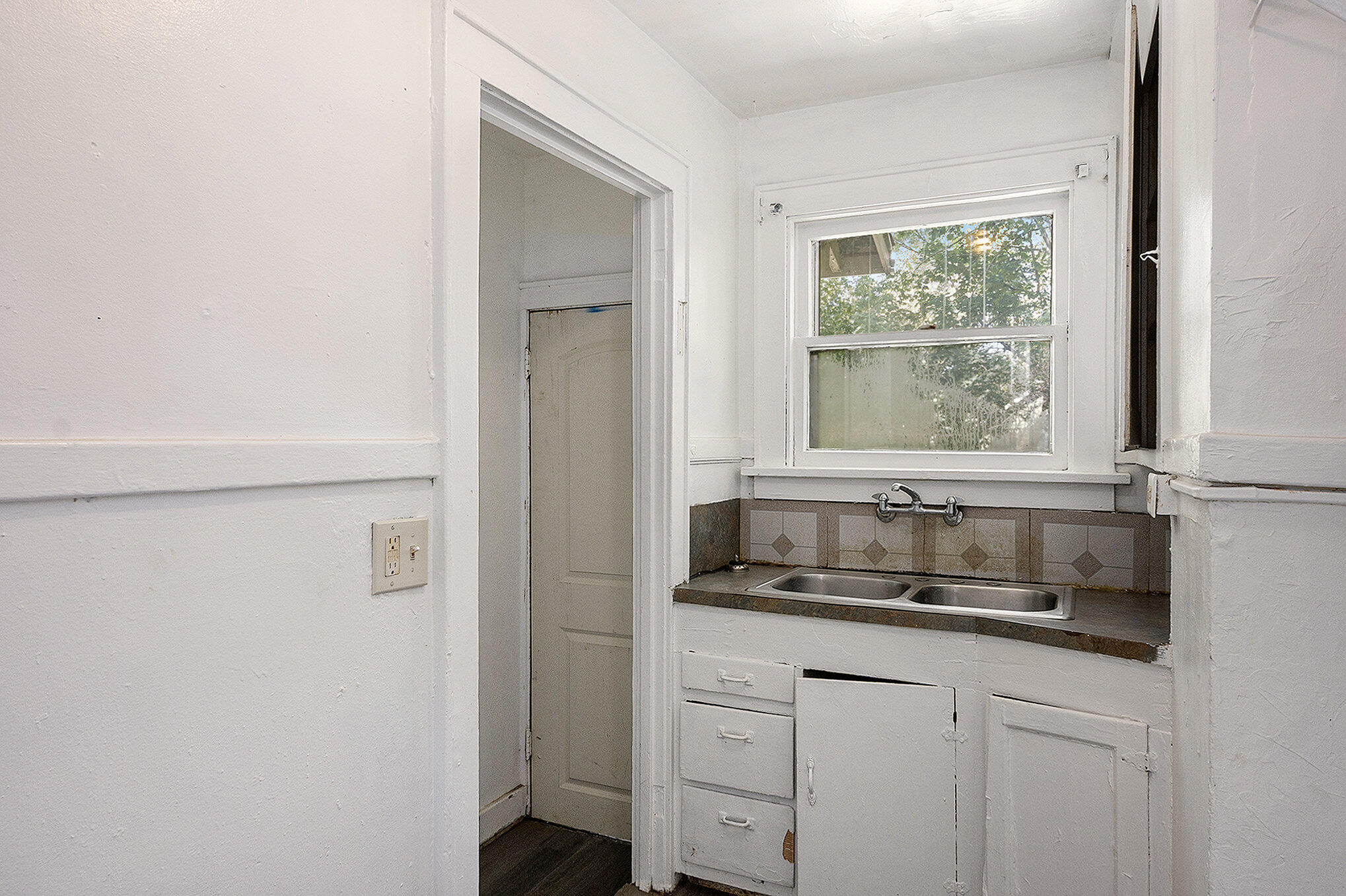 824 W Paterson Street