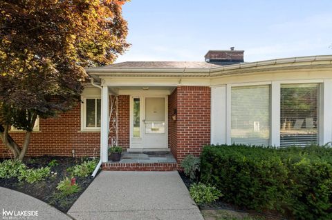 45280 Cass Avenue Utica City MI 48317