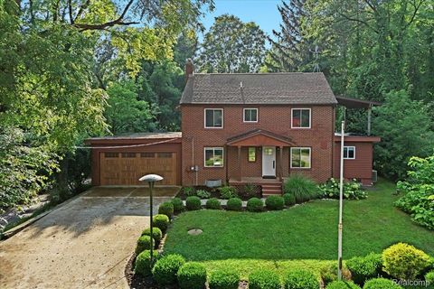 1350 Pettibone Lake Road Highland Charter Township MI 48356