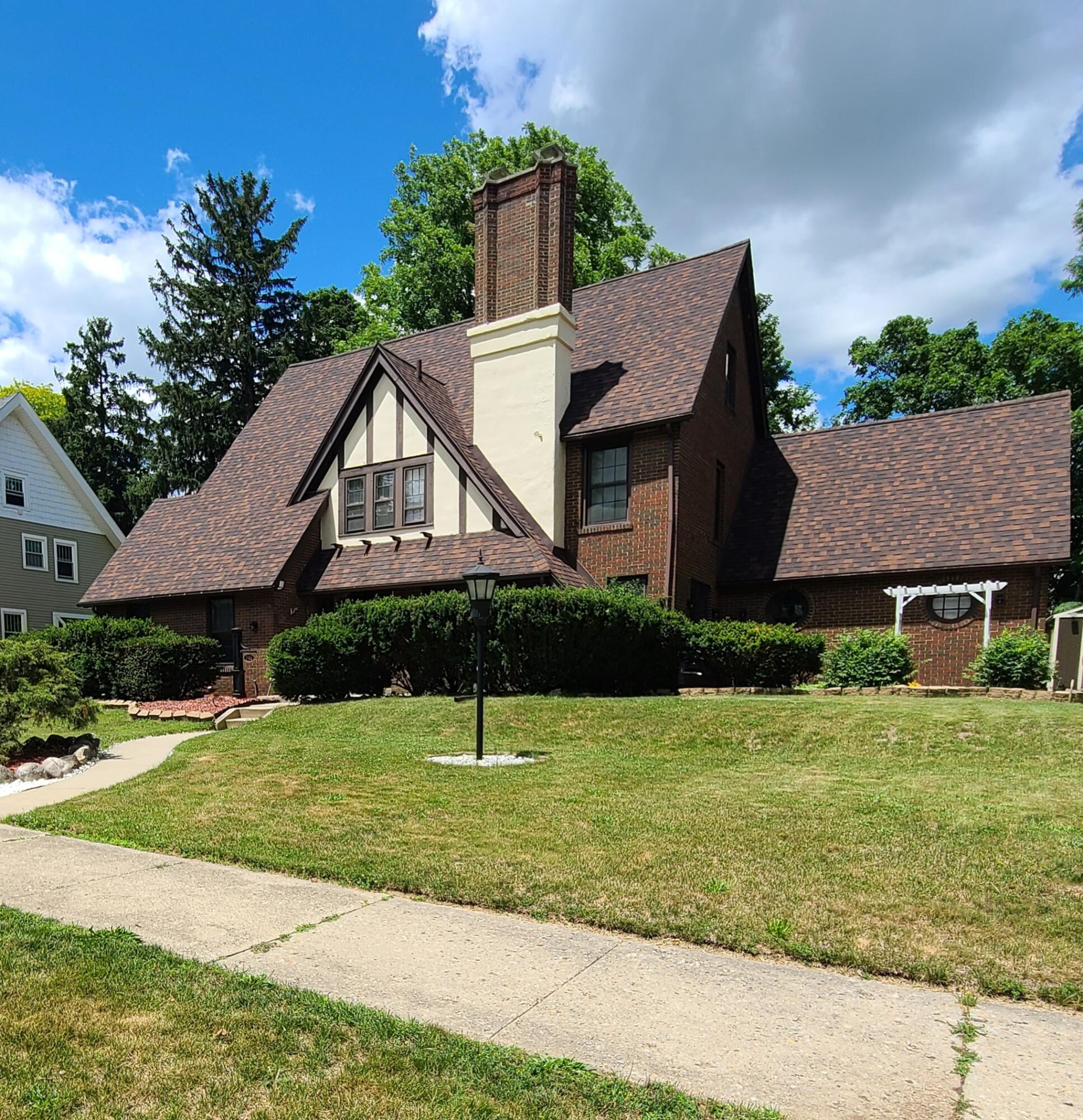 746 Oakridge Drive
