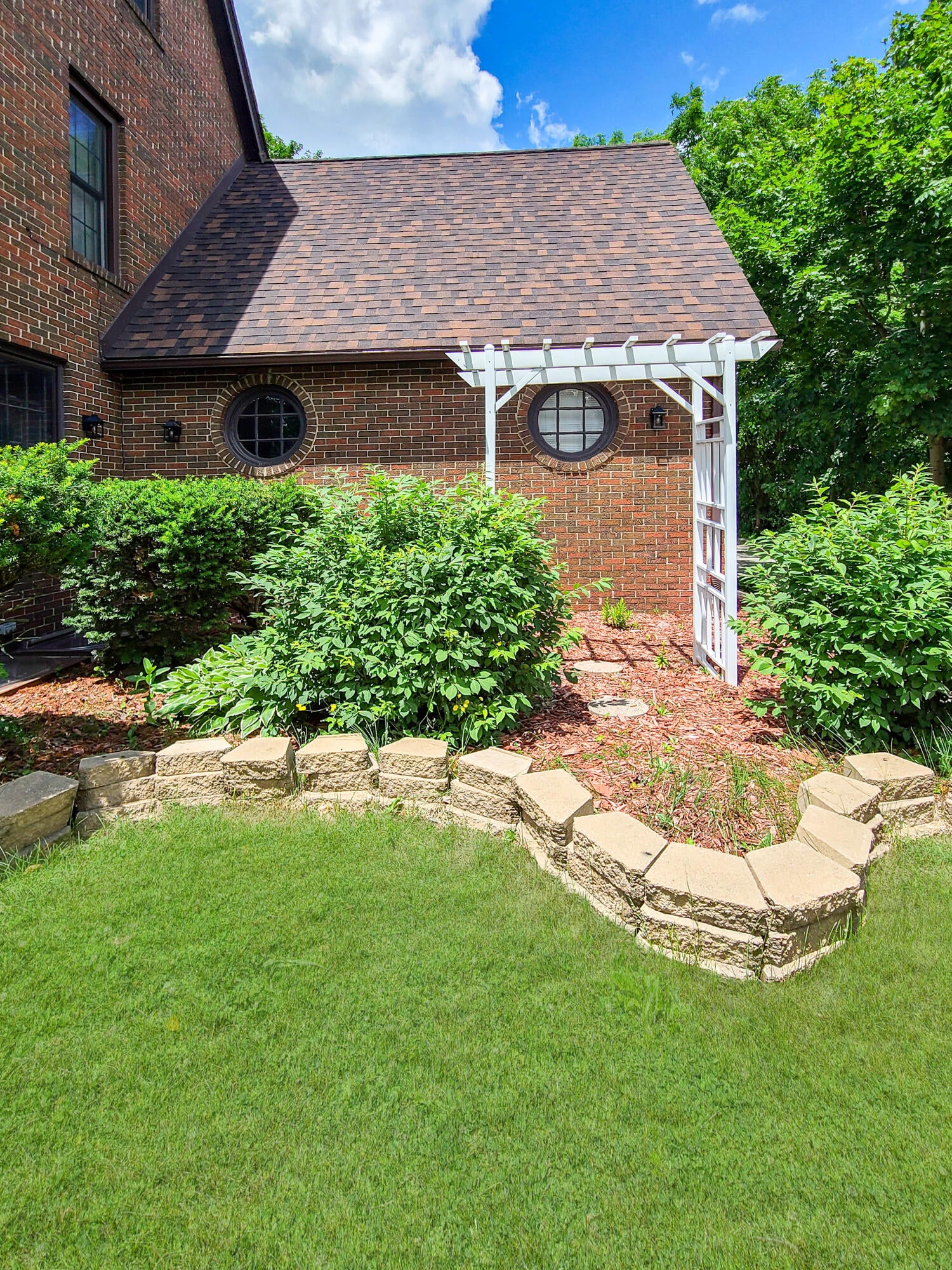 746 Oakridge Drive