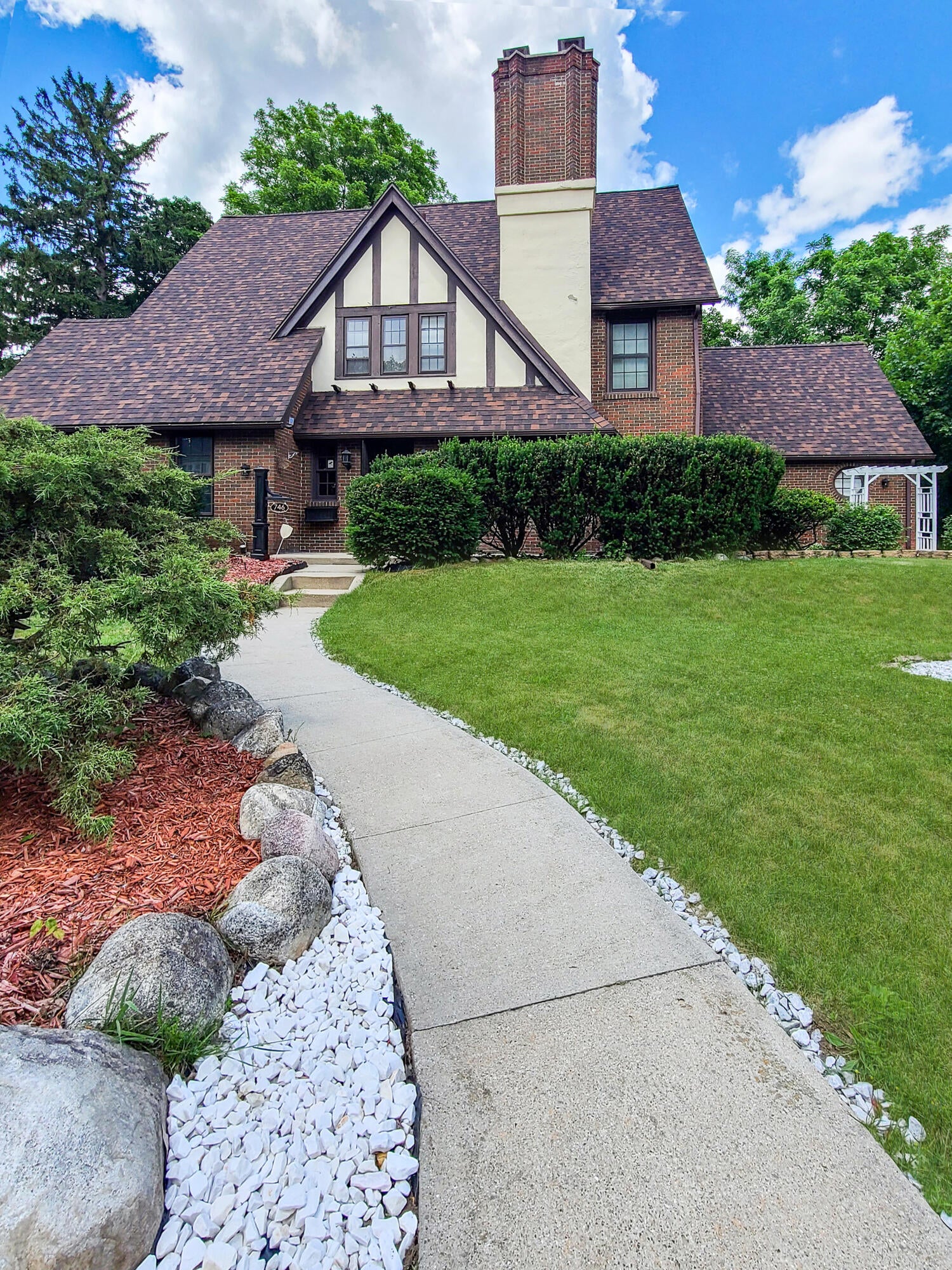 746 Oakridge Drive
