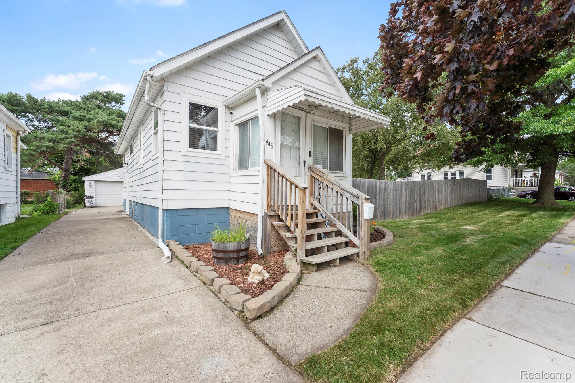 448 Bondie Street