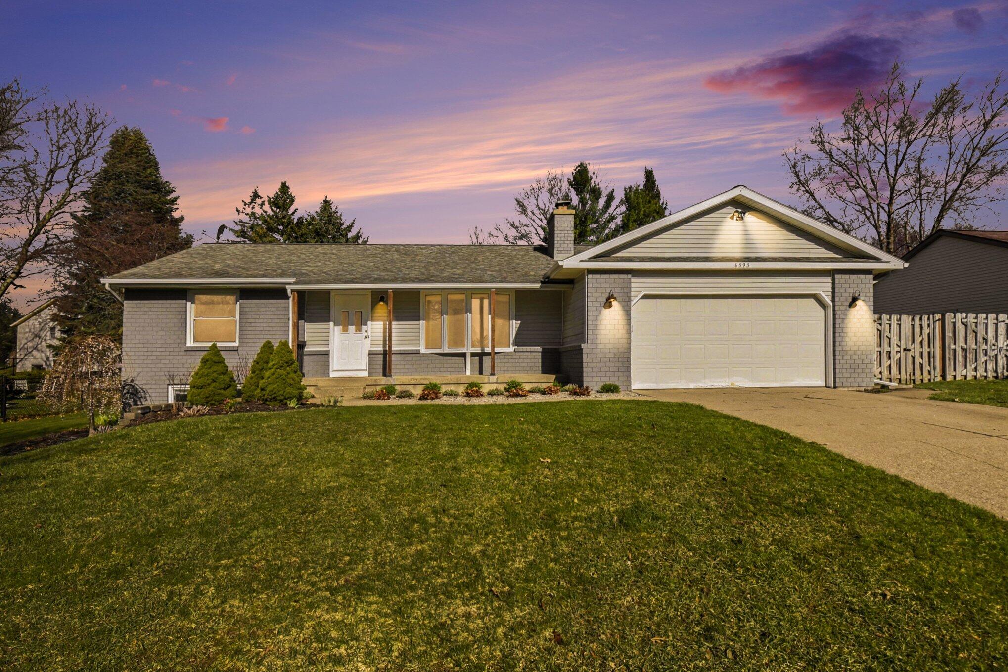 6593 Crownpointe Drive SW