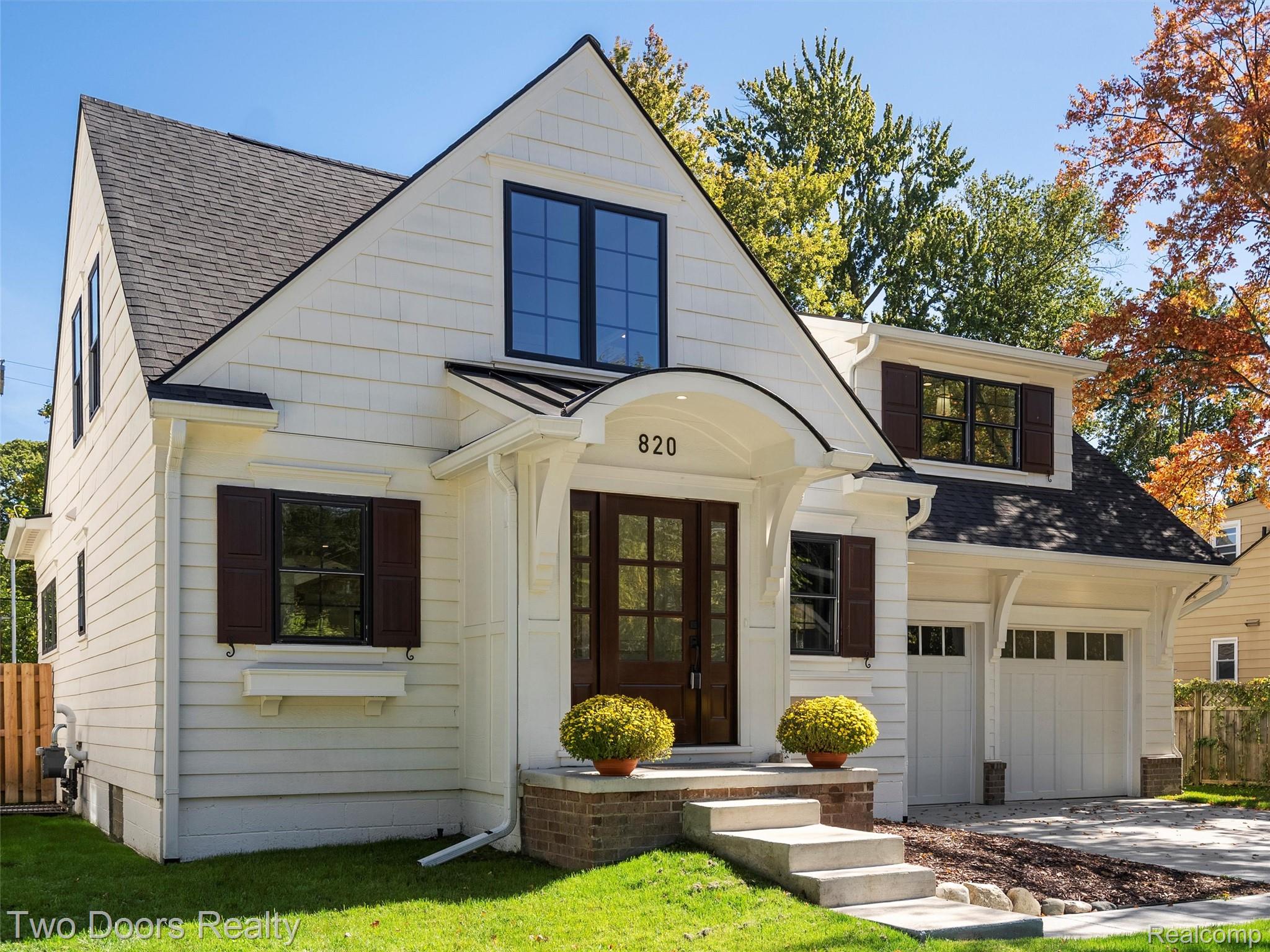 820 OAKRIDGE Avenue