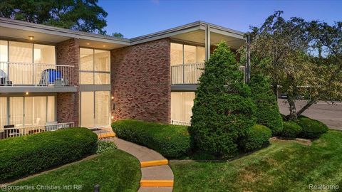 4049 W Maple Road, Bloomfield Hills City, MI 48301 - #: 20251017111