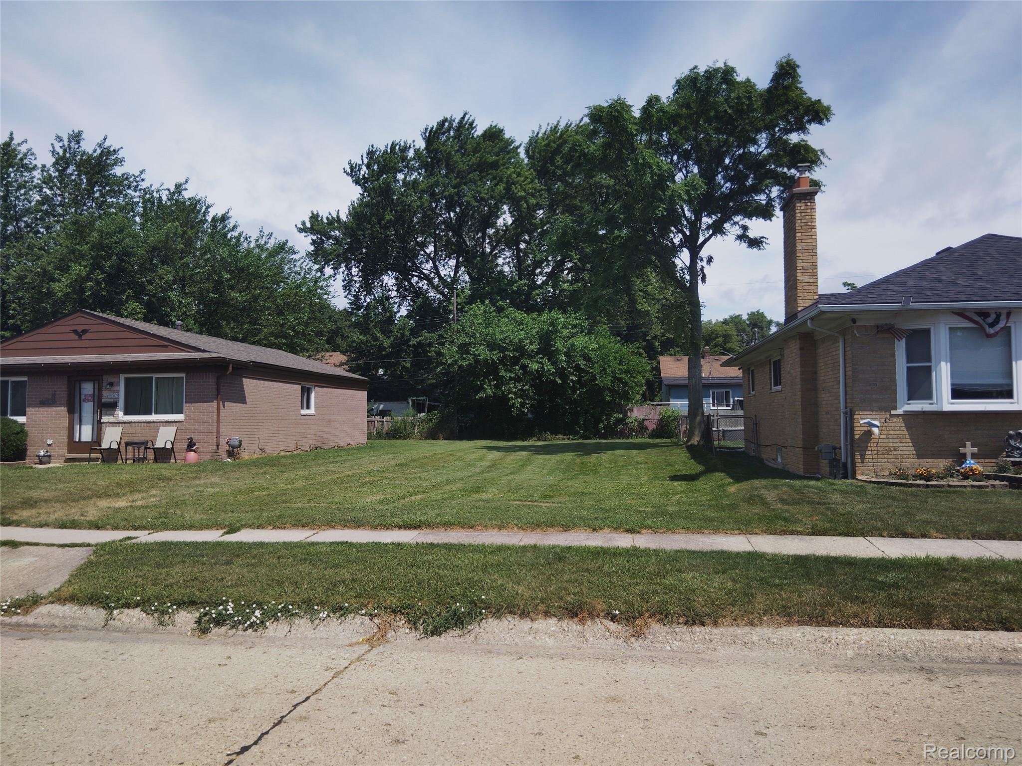 8275 Cadillac Avenue