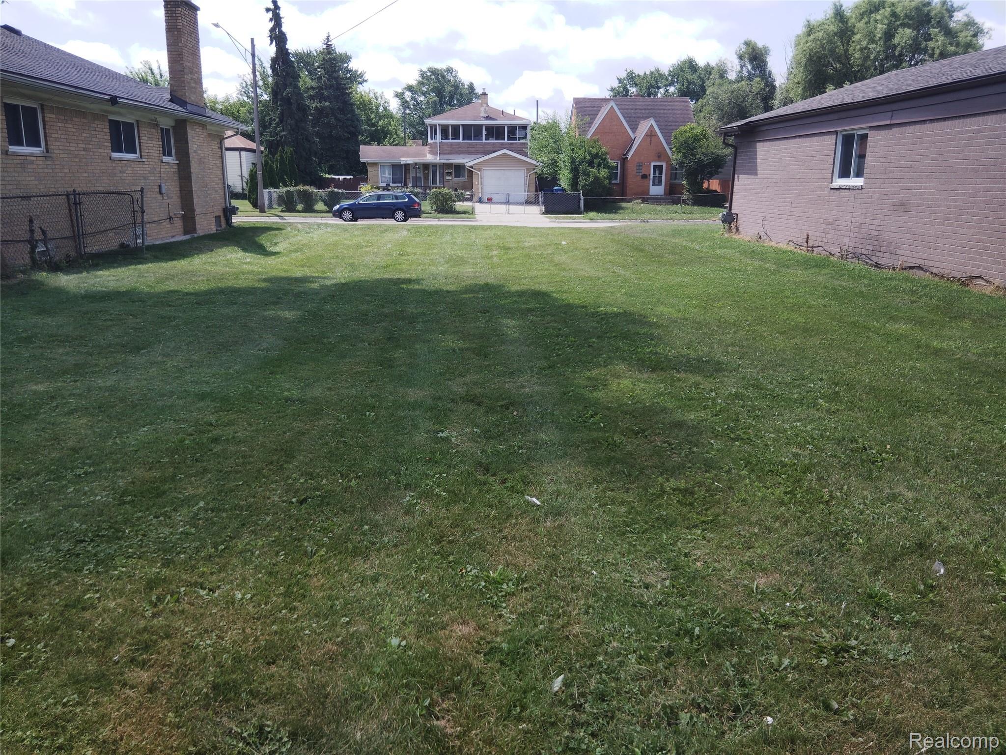 8275 Cadillac Avenue