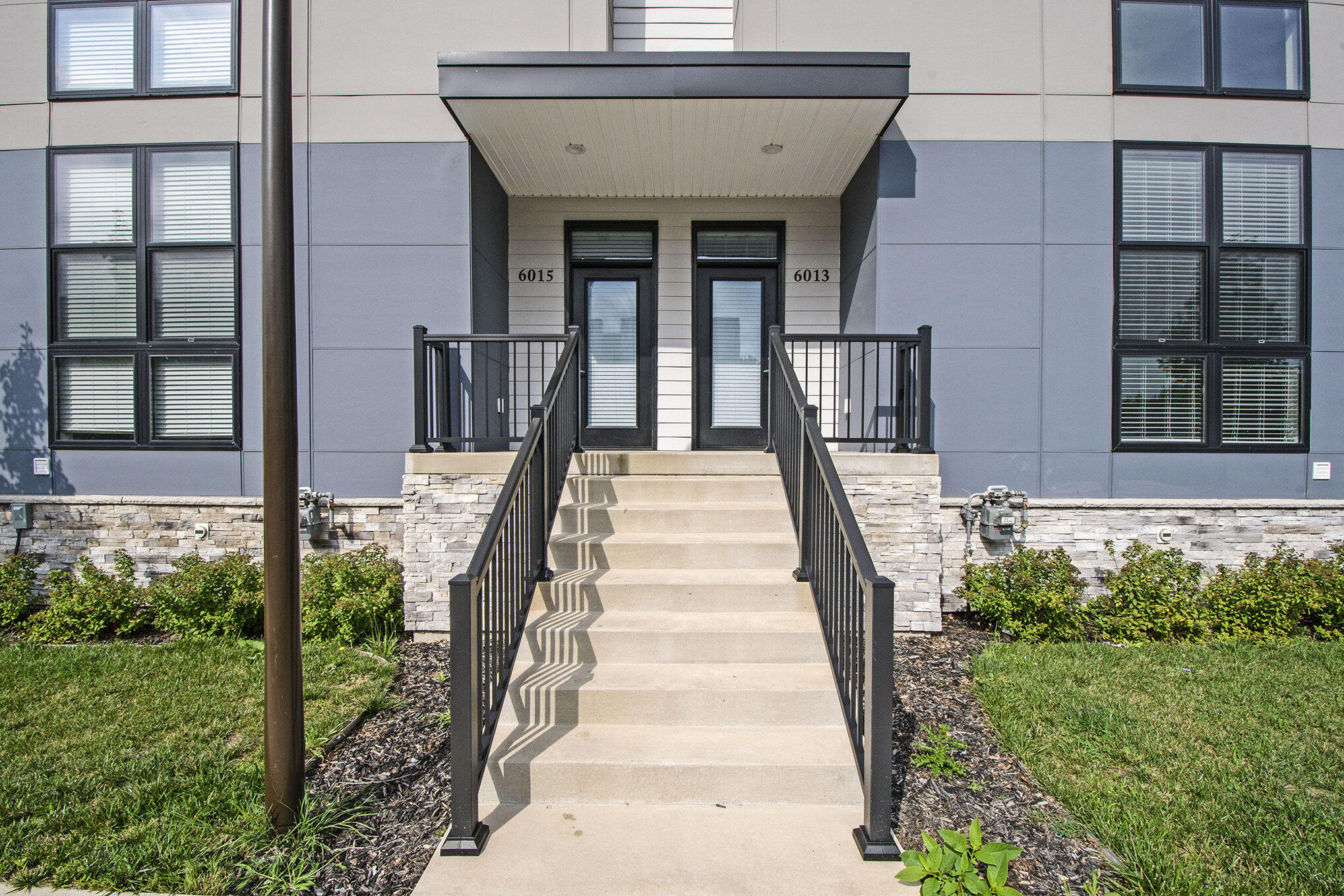 6015 Port View Drive SE