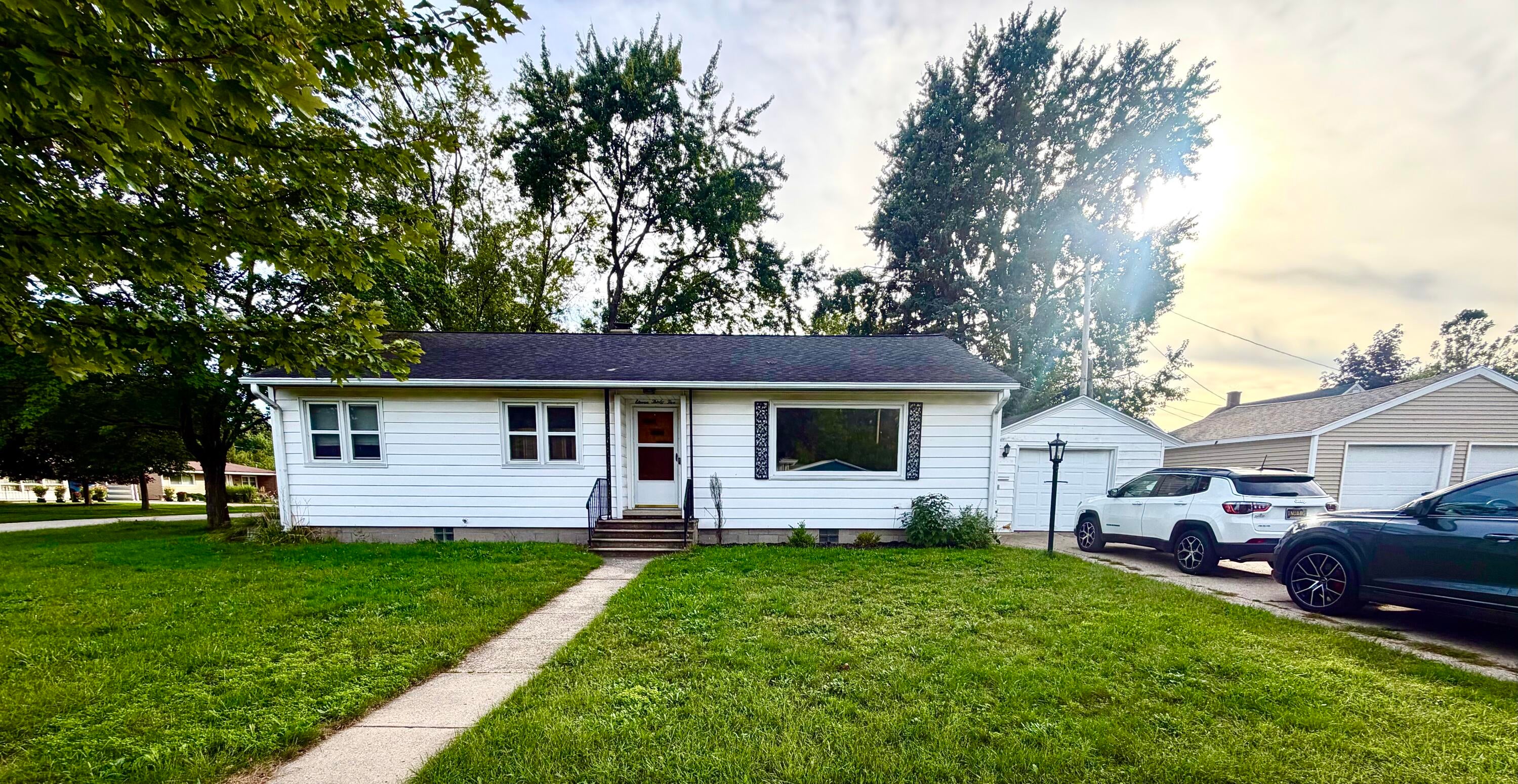 1135 W Summit Avenue