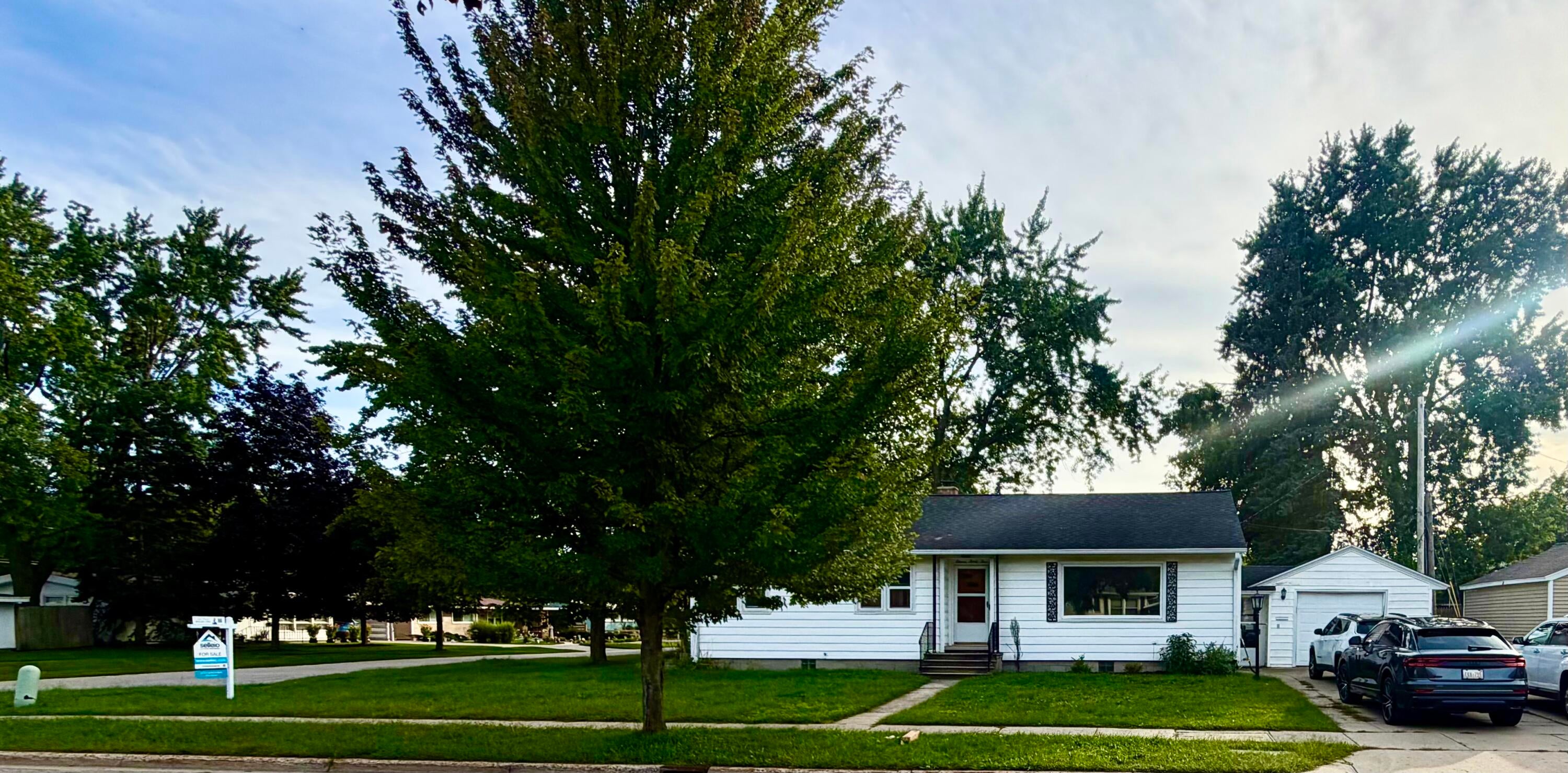 1135 W Summit Avenue
