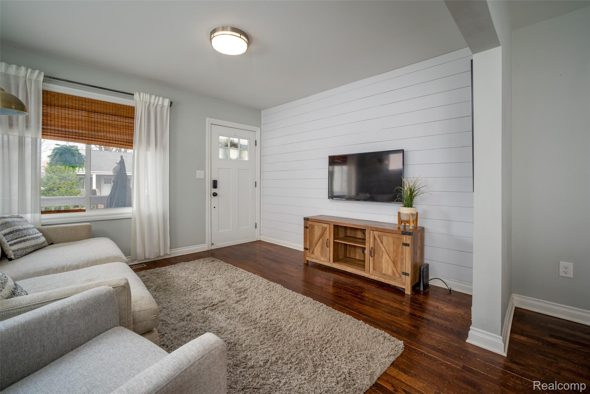 326 E Cambourne Street