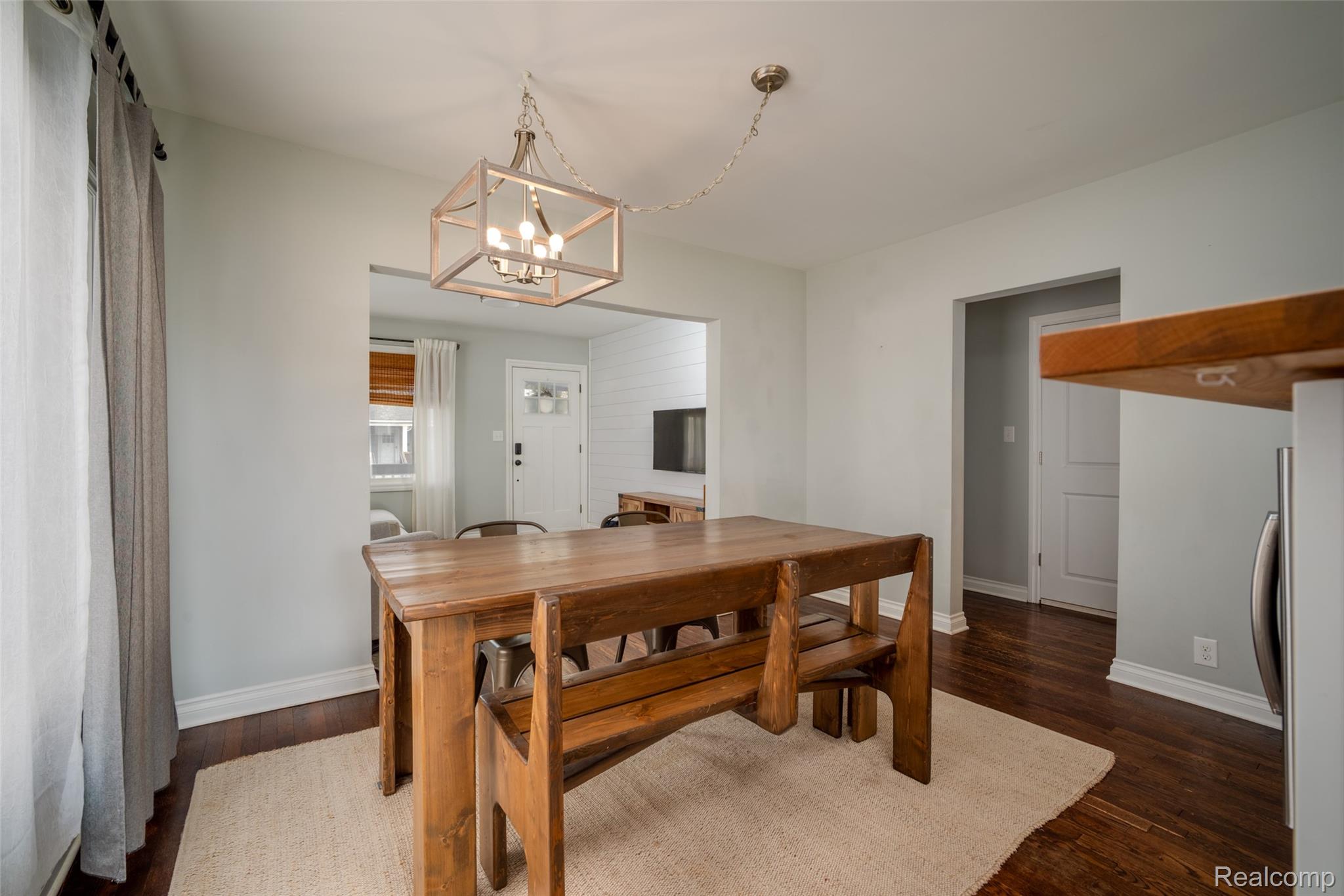 326 E Cambourne Street