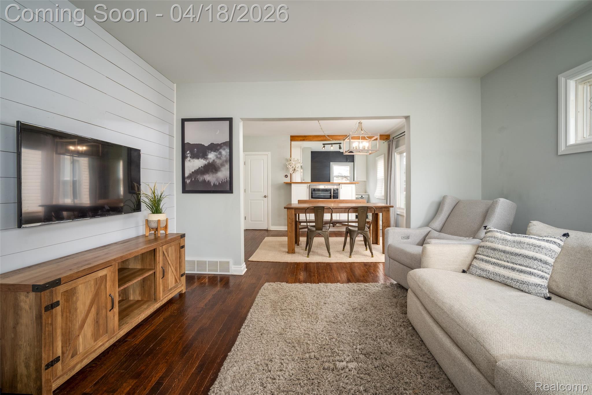 326 E Cambourne Street