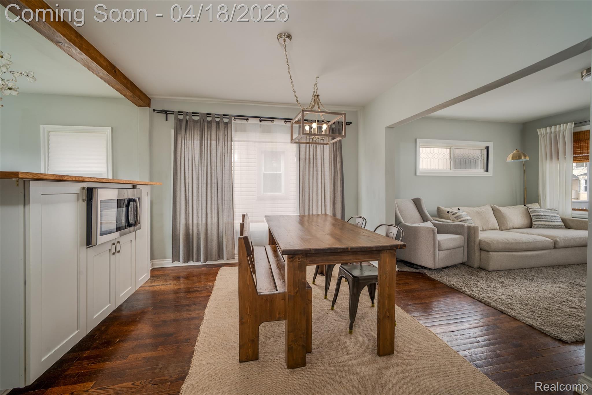 326 E Cambourne Street