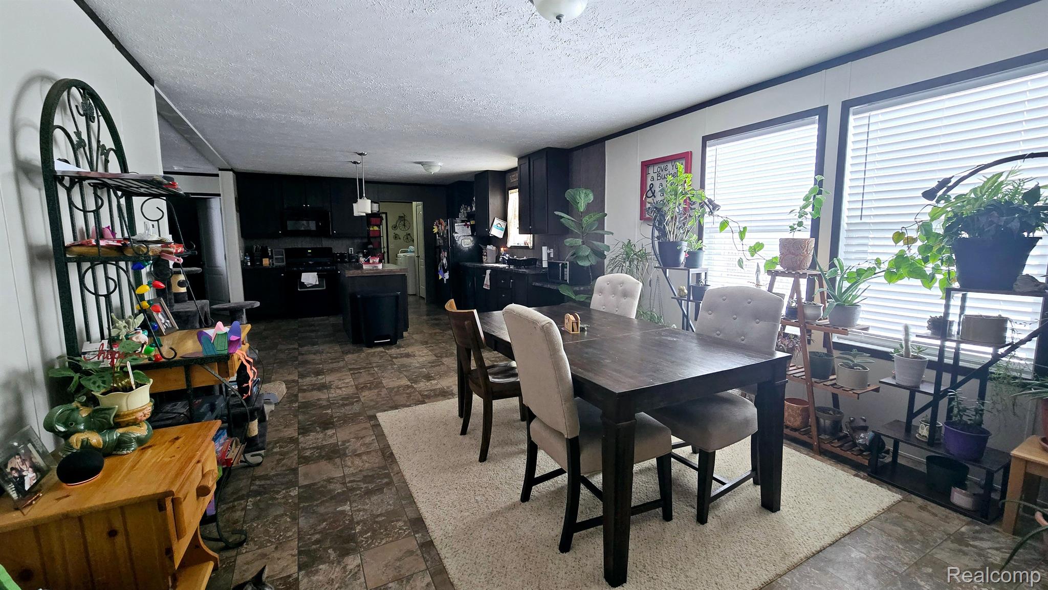 528 ELMWOOD Lane