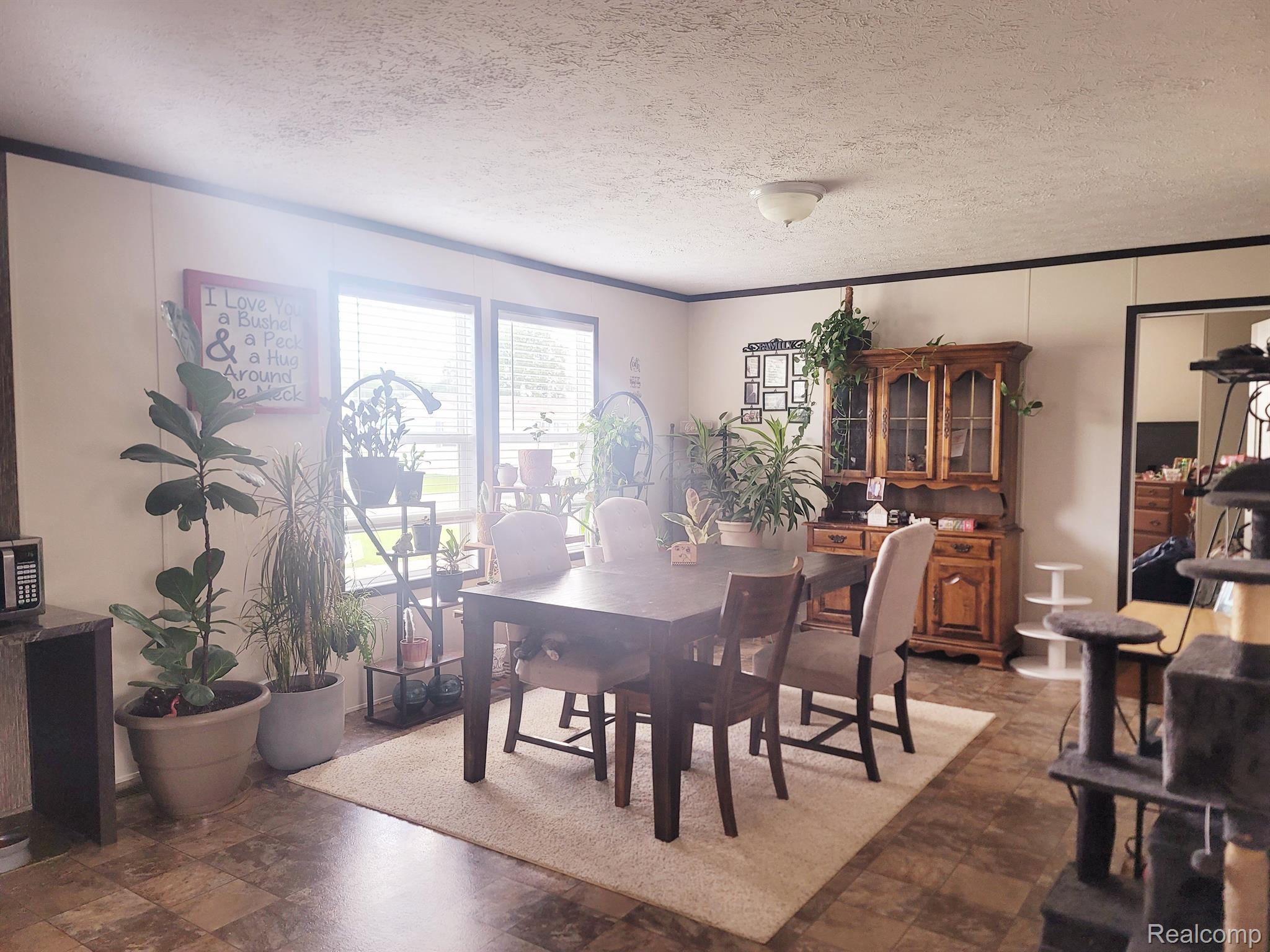 528 ELMWOOD Lane