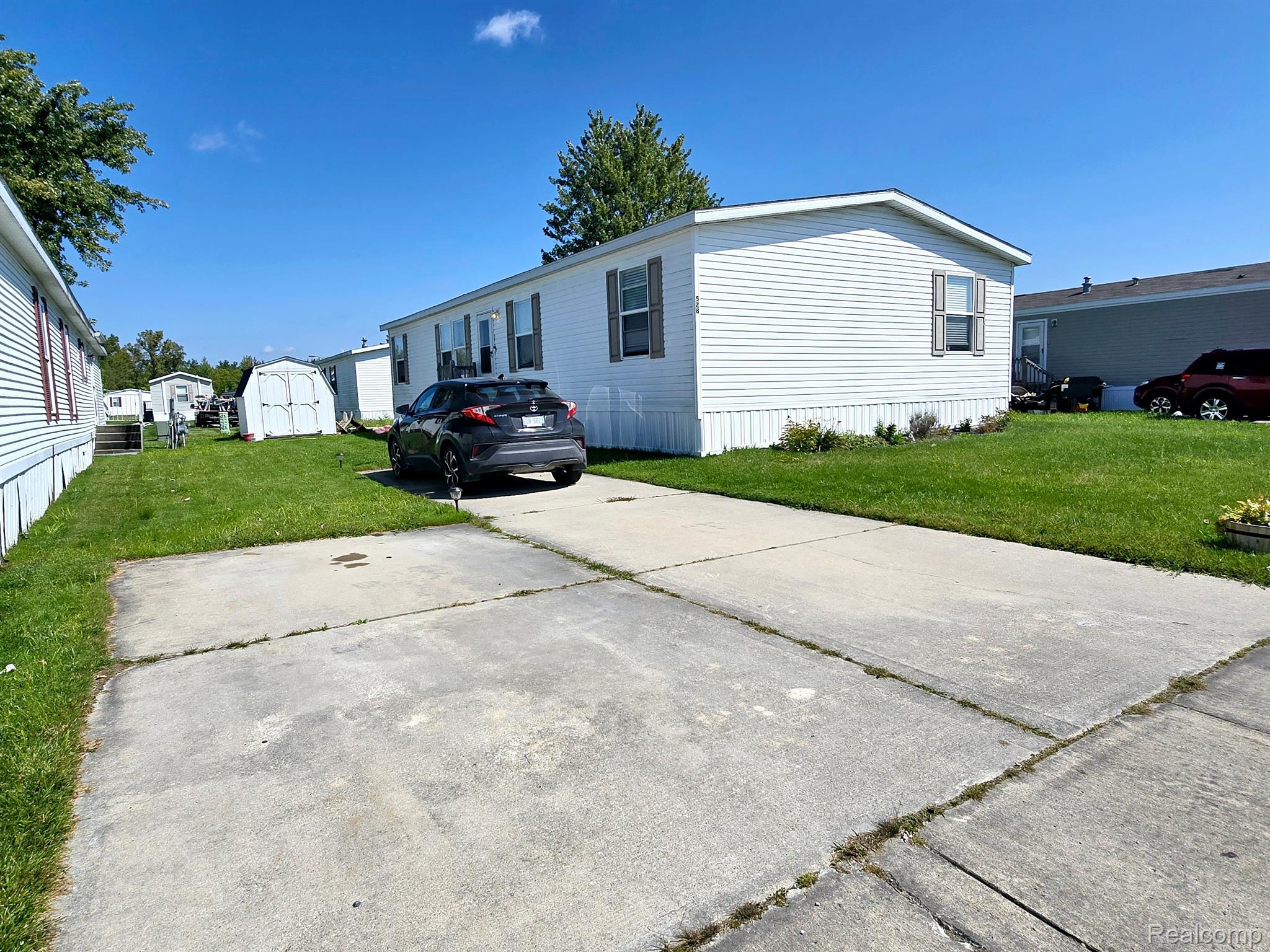 528 ELMWOOD Lane