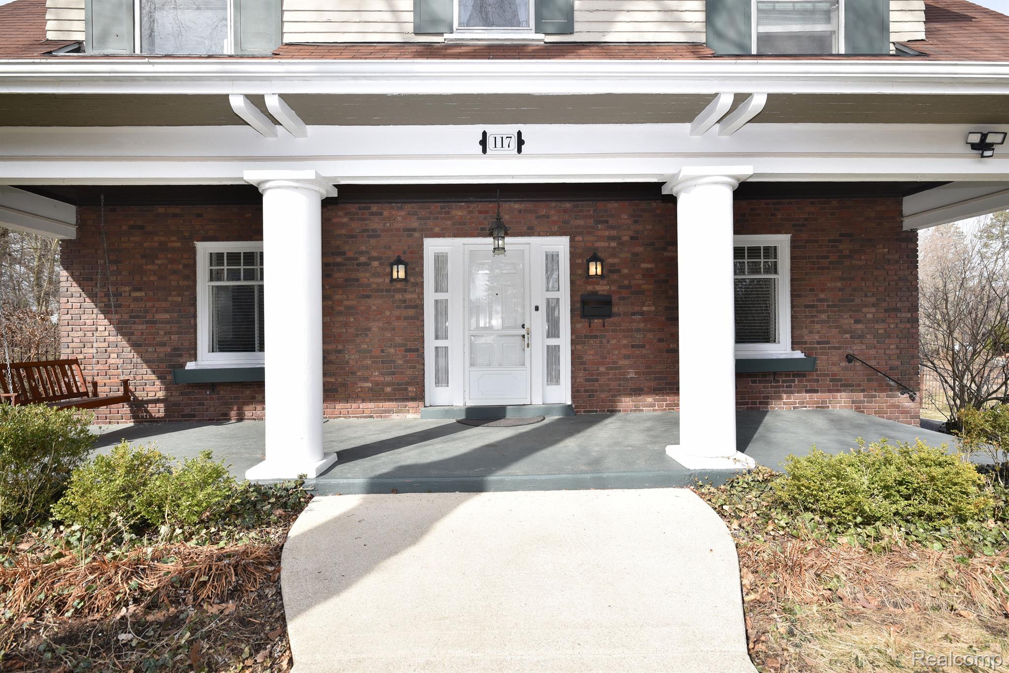 117 E Iroquois Road