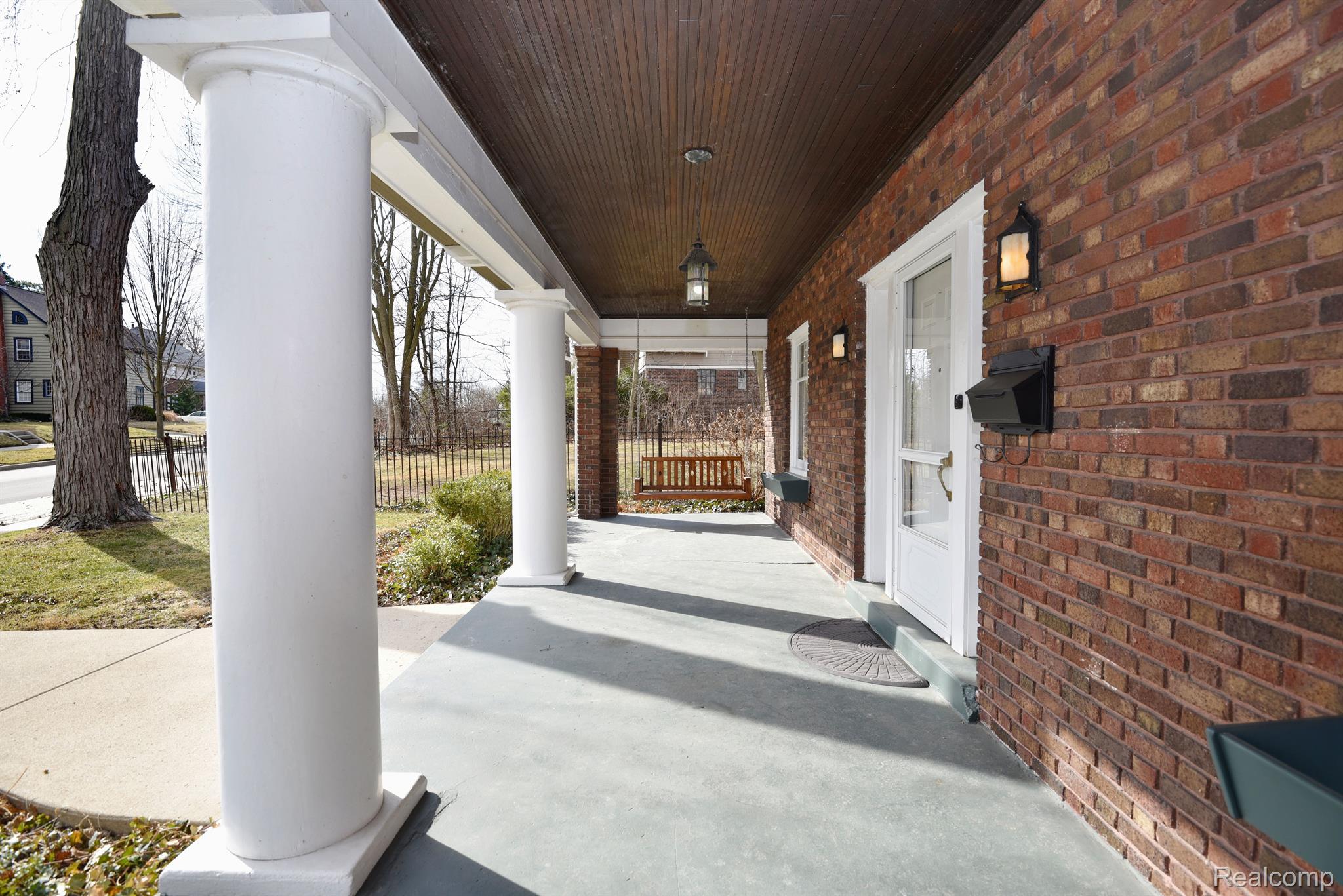 117 E Iroquois Road