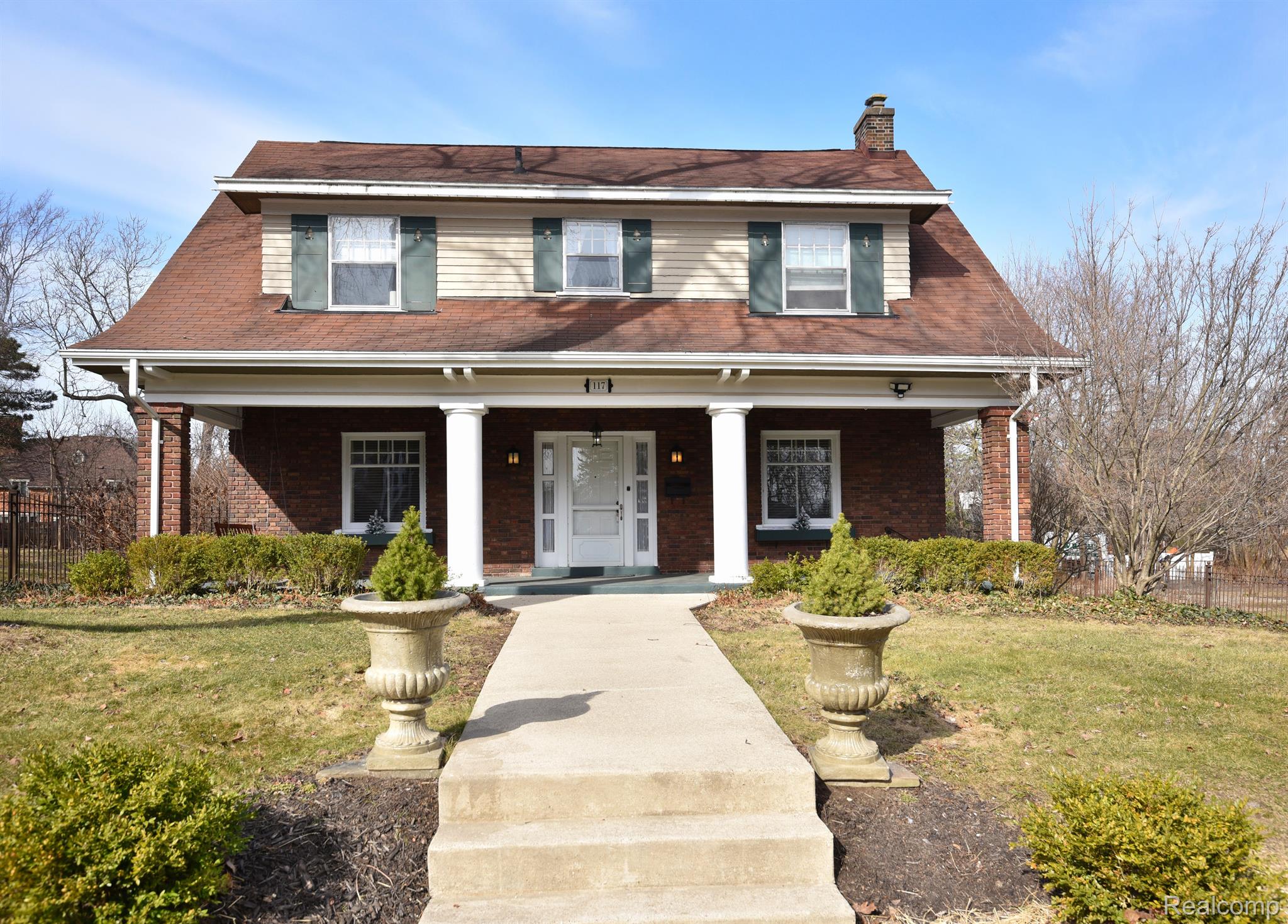 117 E Iroquois Road