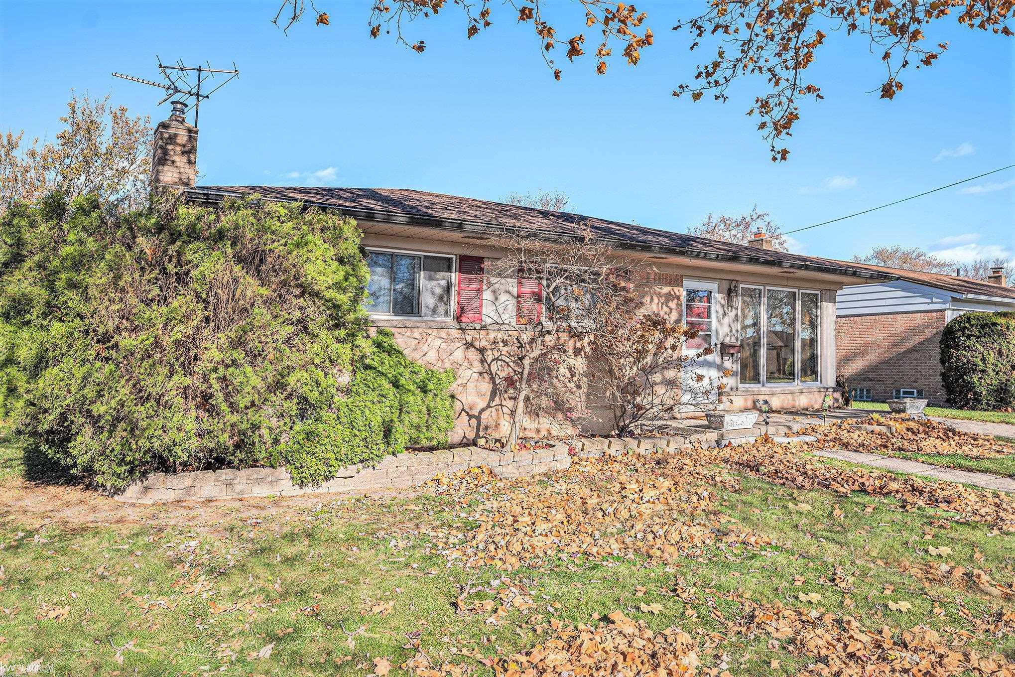 11927 Stamford Avenue