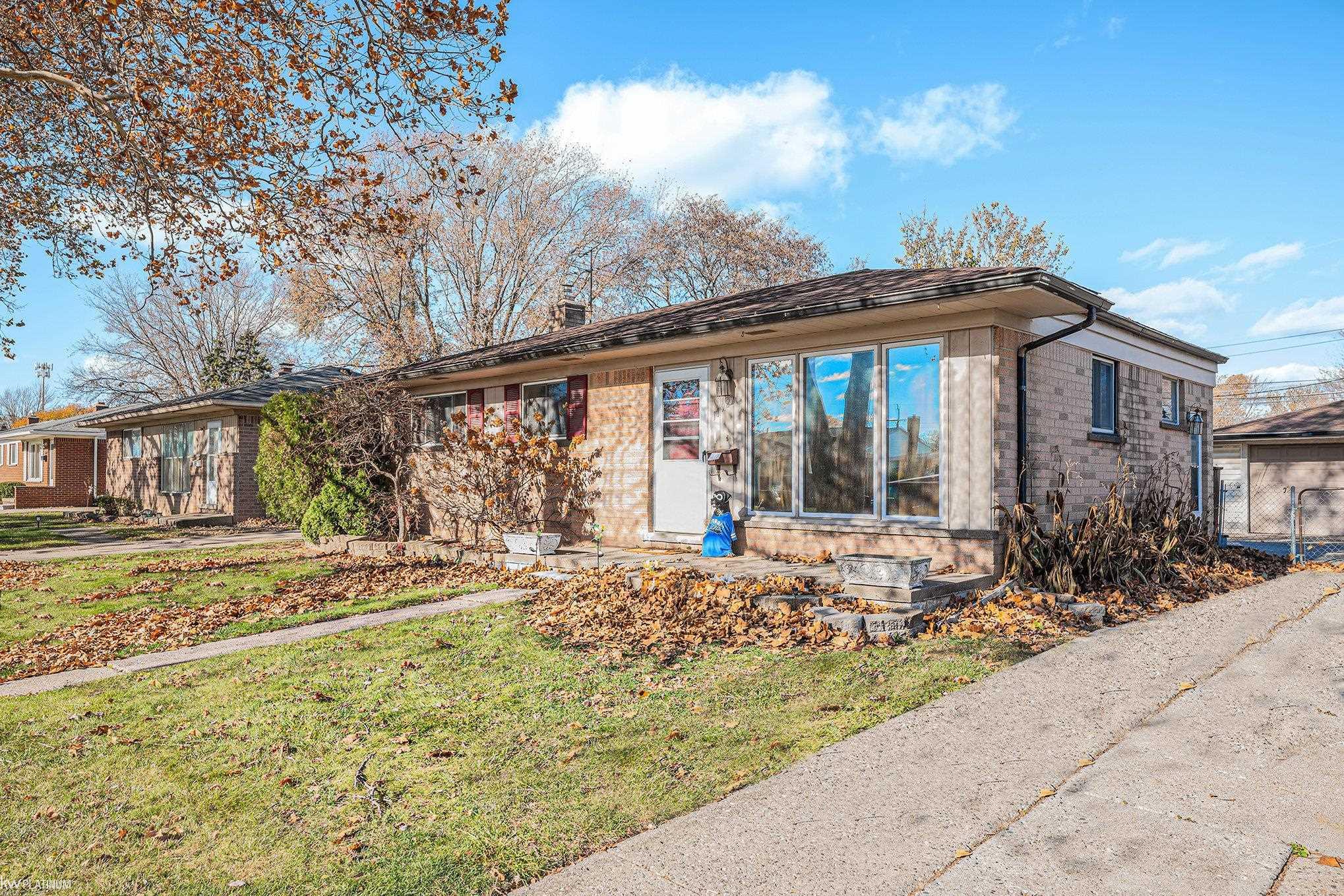 11927 Stamford Avenue