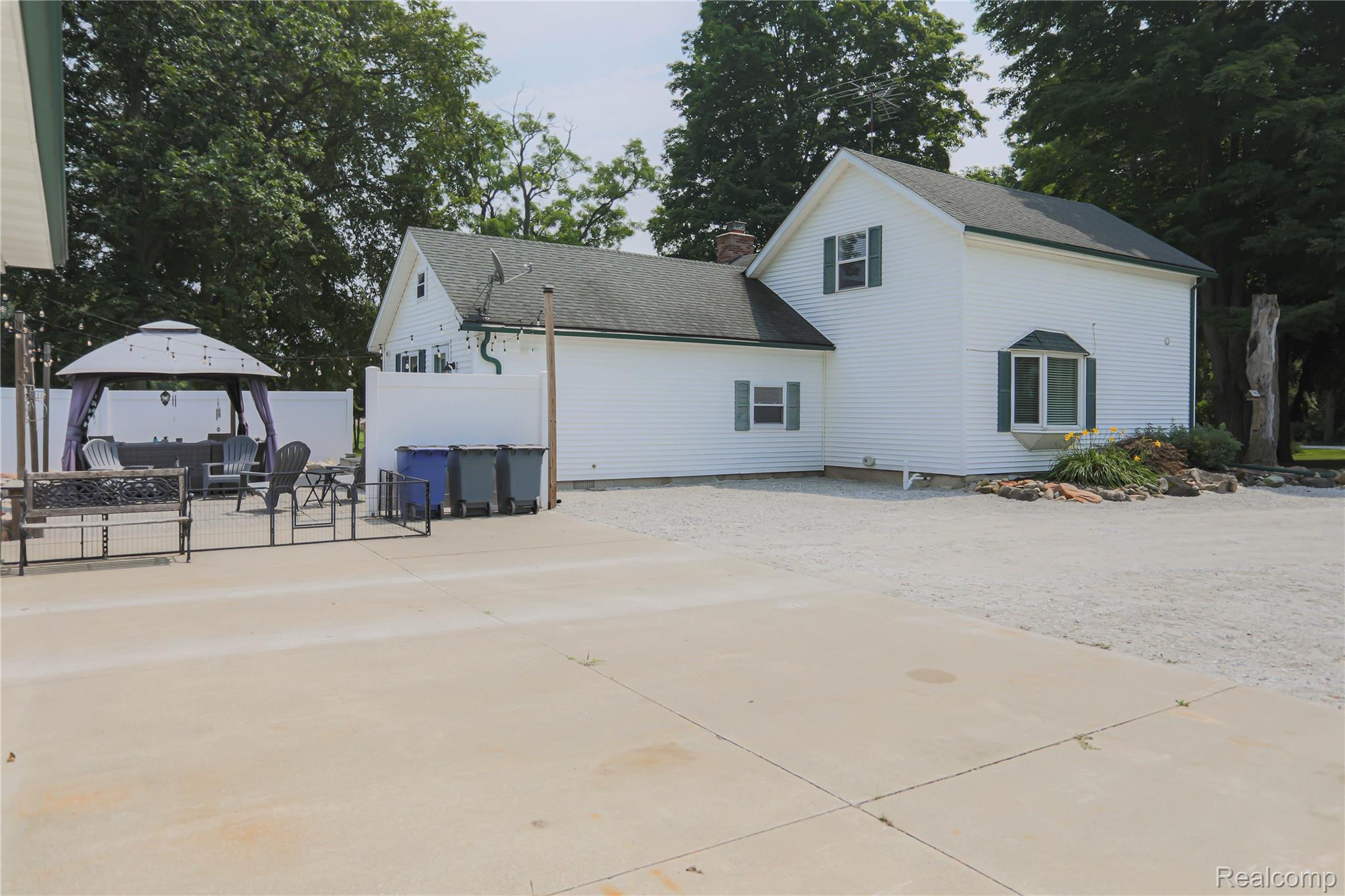 Clyde Township, Michigan 48049, United States, 3 Bedrooms Bedrooms, ,3 BathroomsBathrooms,Residential,Pending,182247