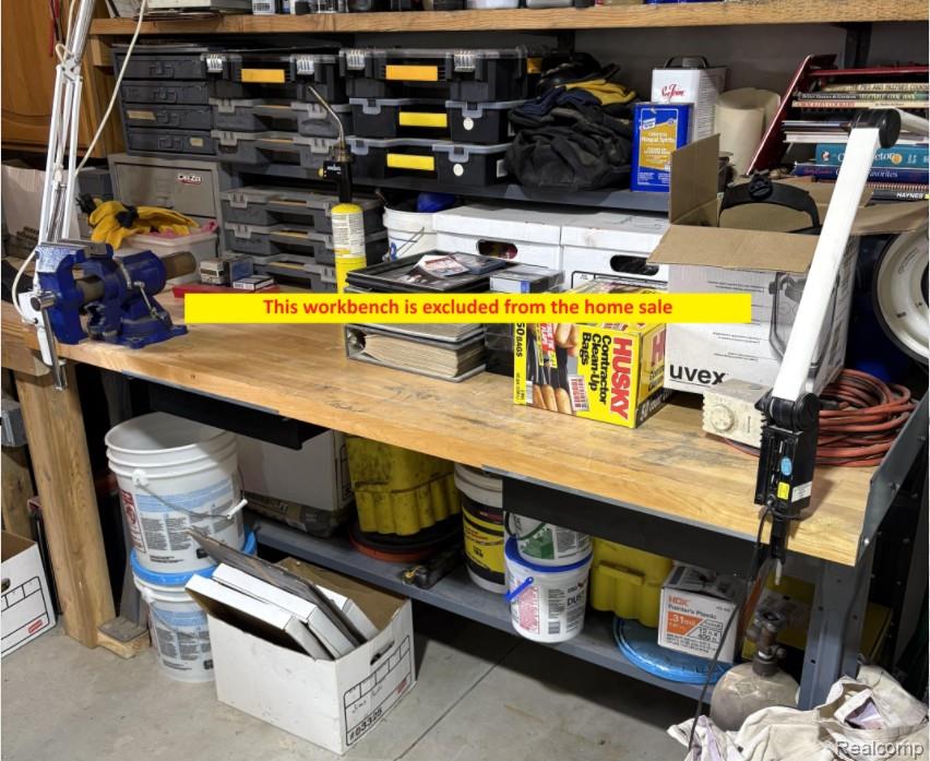 Clyde Township, Michigan 48049, United States, 3 Bedrooms Bedrooms, ,3 BathroomsBathrooms,Residential,Pending,182247