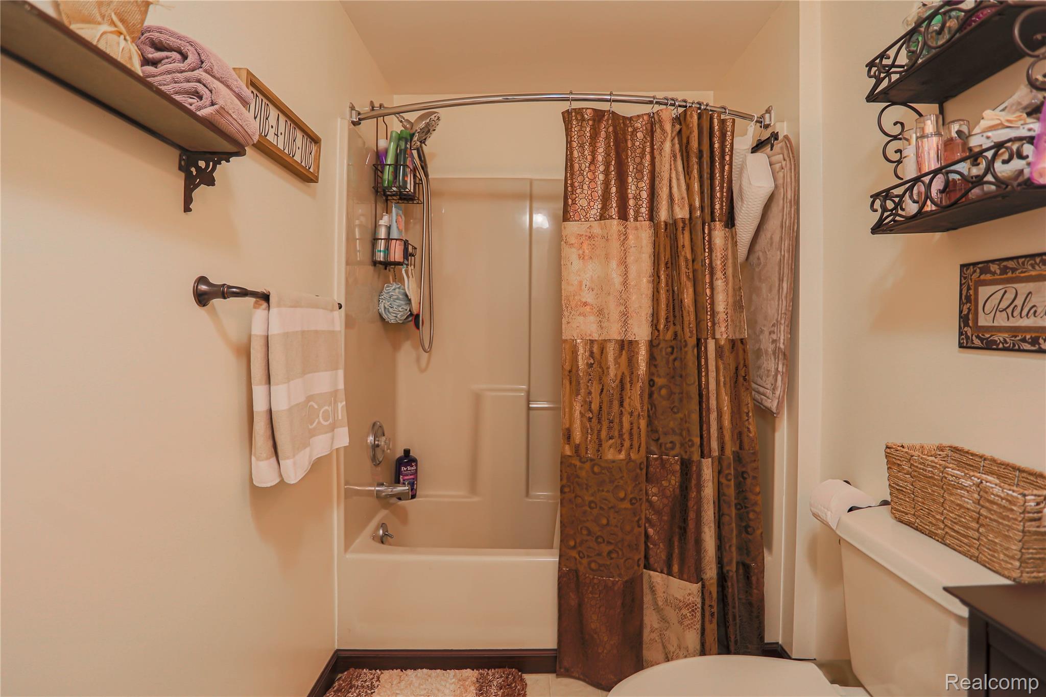 Clyde Township, Michigan 48049, United States, 3 Bedrooms Bedrooms, ,3 BathroomsBathrooms,Residential,Pending,182247