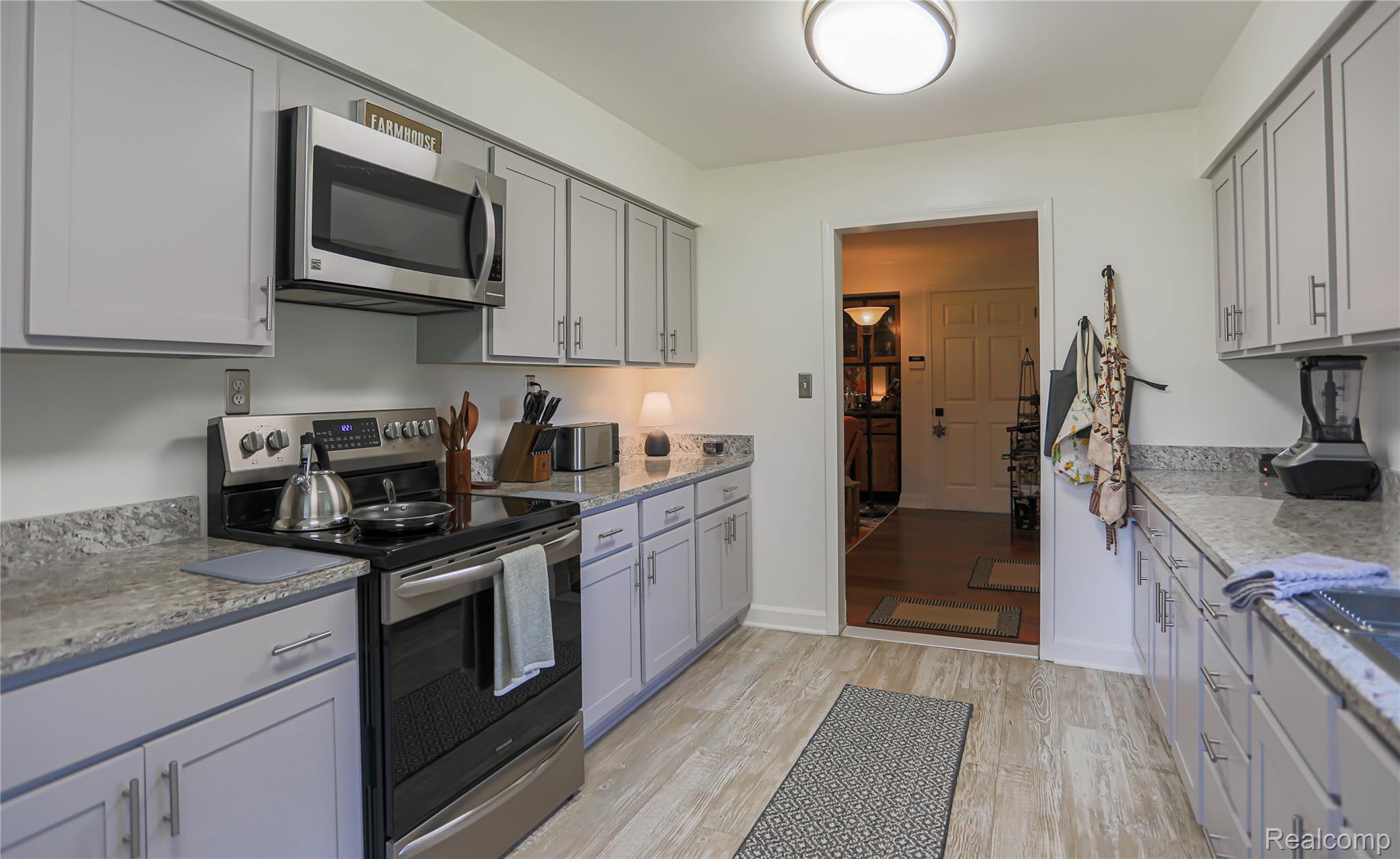 Clyde Township, Michigan 48049, United States, 3 Bedrooms Bedrooms, ,3 BathroomsBathrooms,Residential,Pending,182247