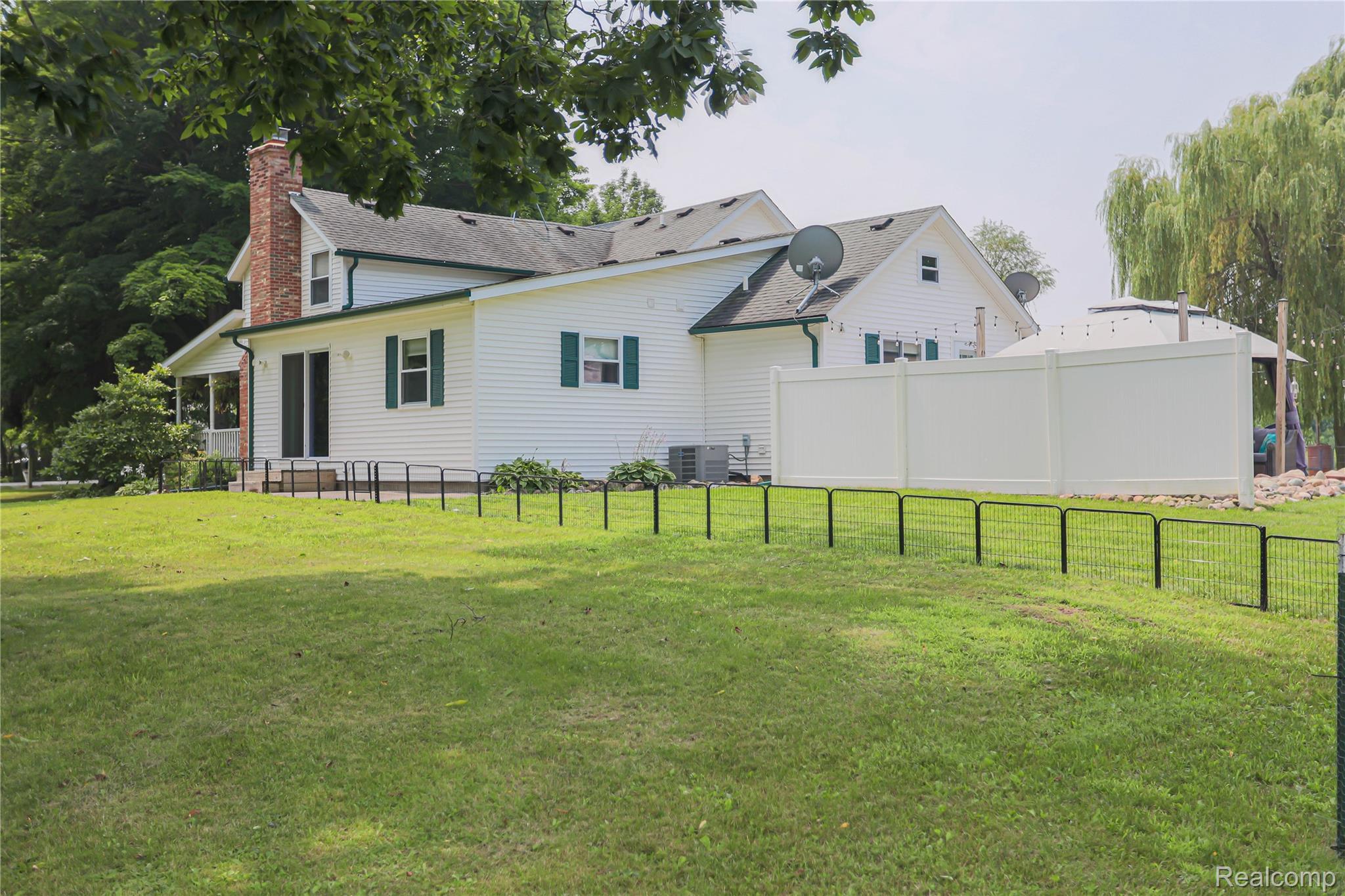 Clyde Township, Michigan 48049, United States, 3 Bedrooms Bedrooms, ,3 BathroomsBathrooms,Residential,Pending,182247