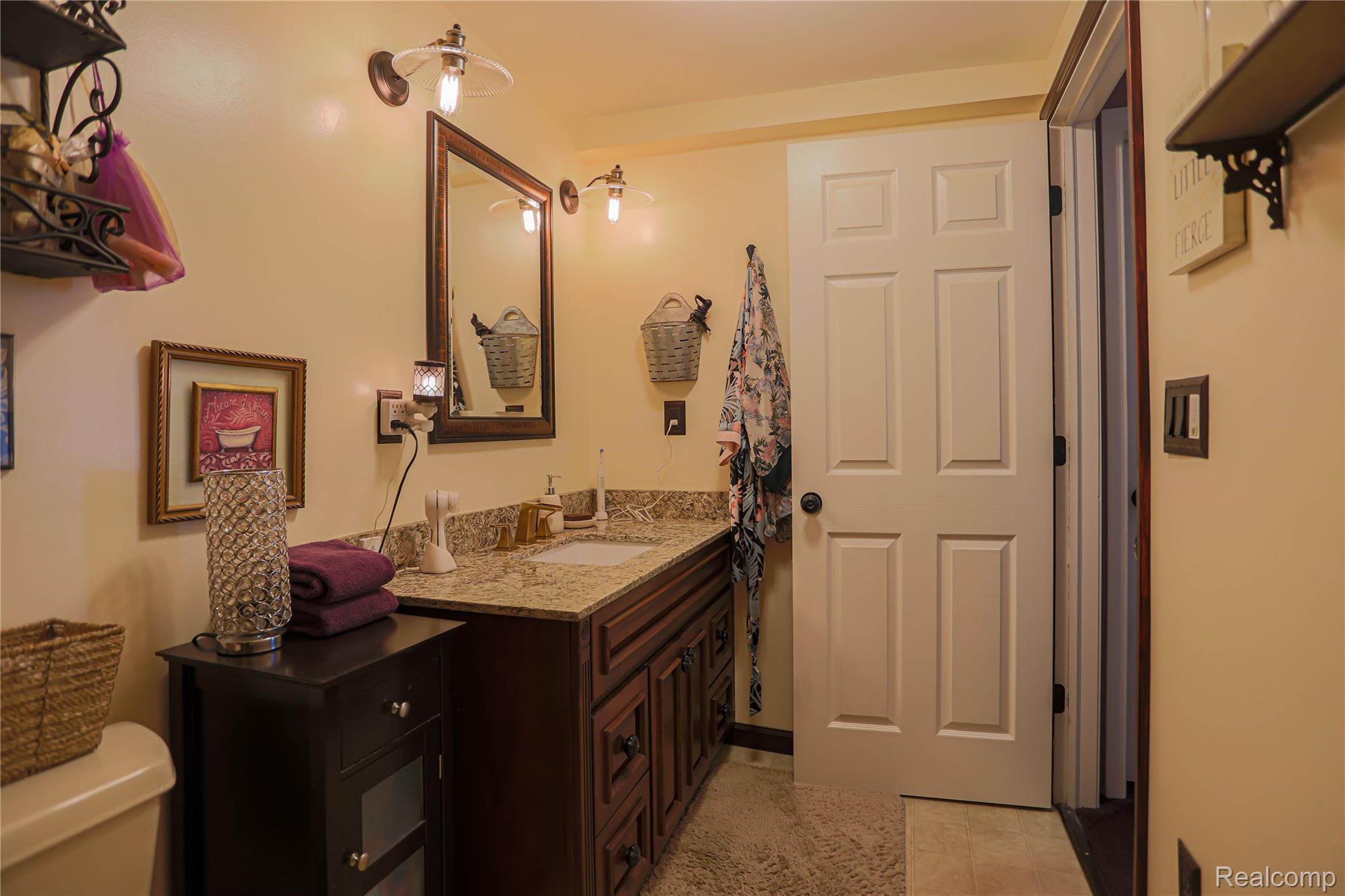 Clyde Township, Michigan 48049, United States, 3 Bedrooms Bedrooms, ,3 BathroomsBathrooms,Residential,Pending,182247